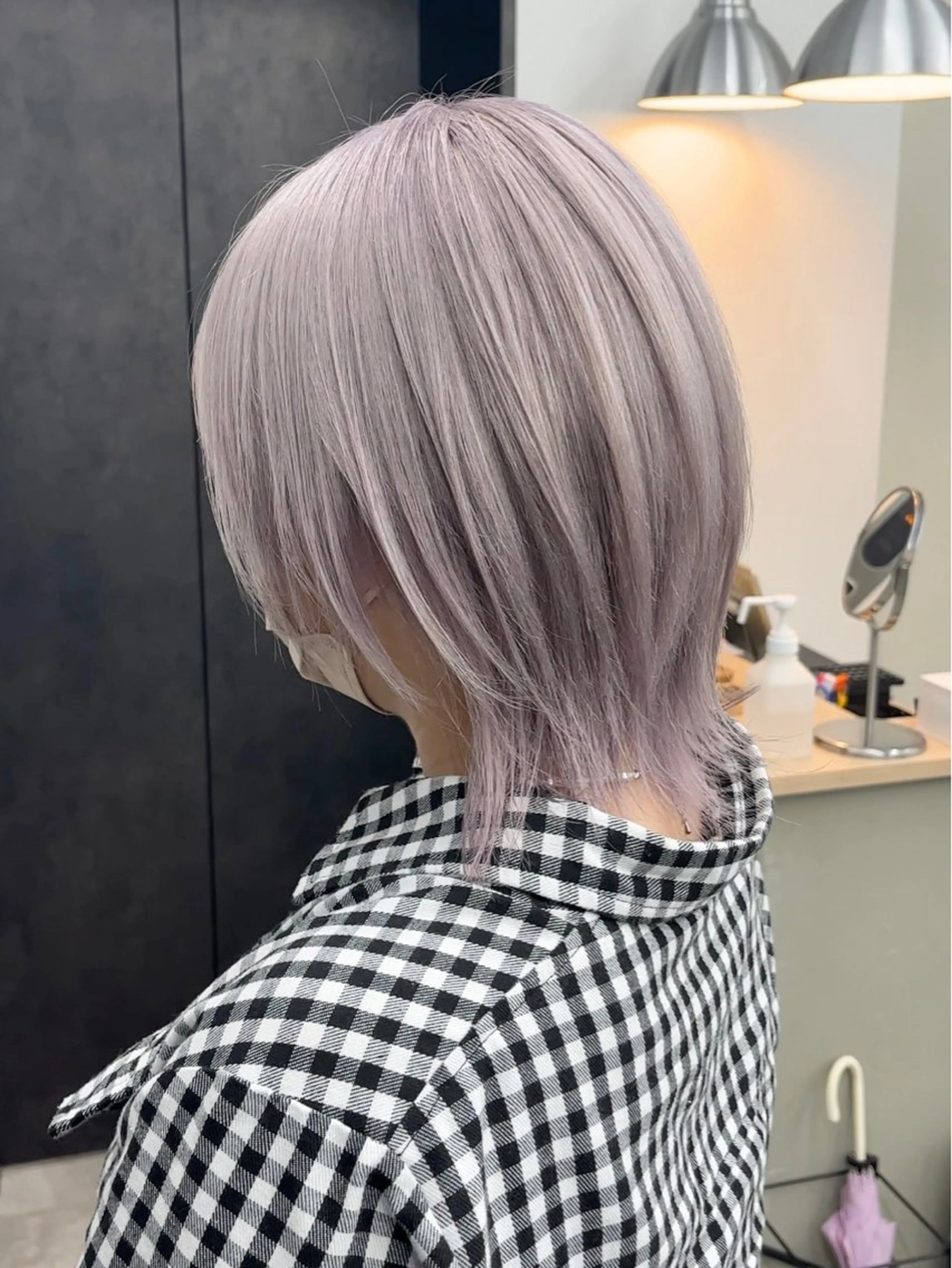 ミディアム カラー イツク ⚡️ ルーツ/ハイトーンのヘアスタイル