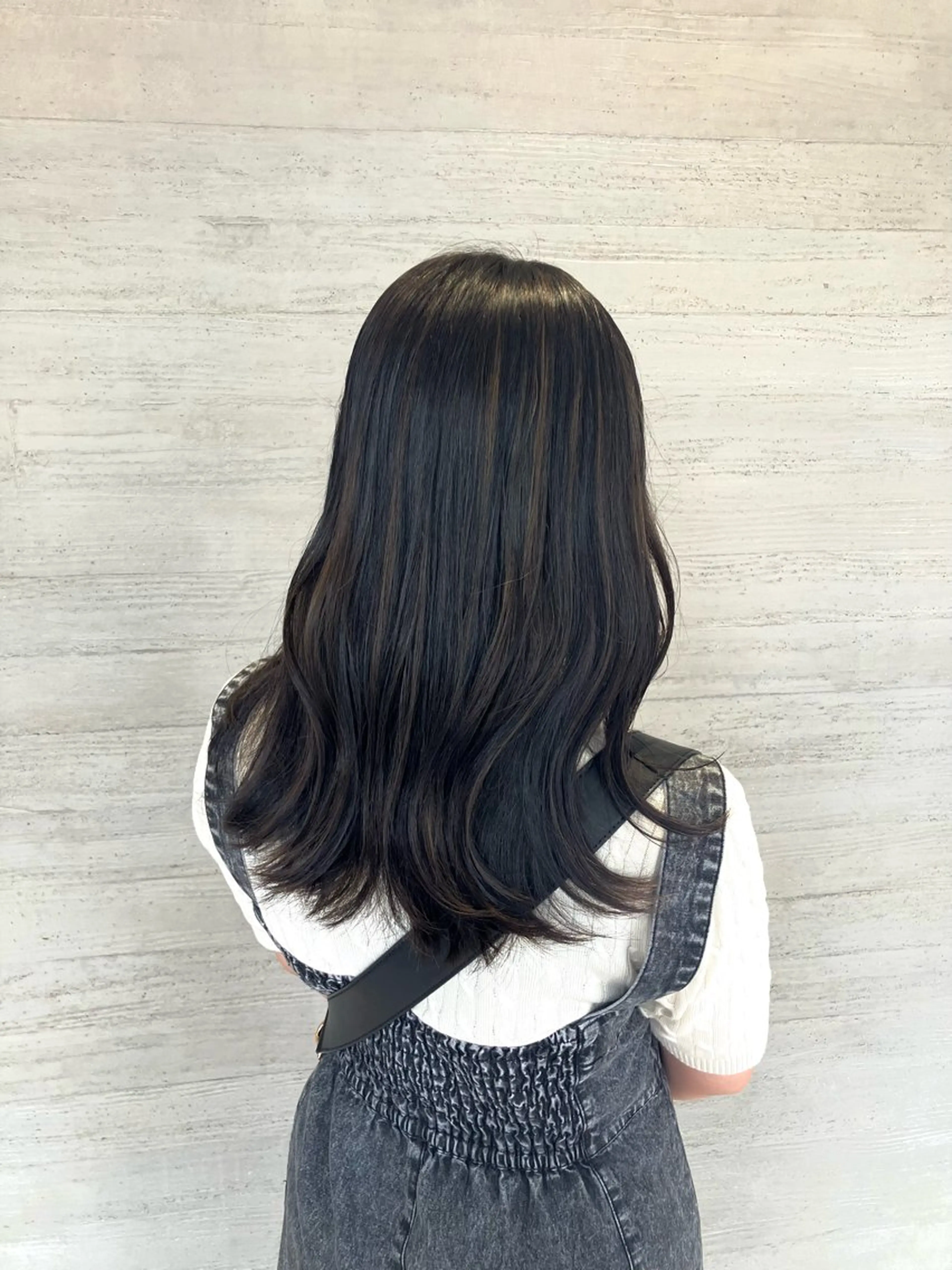 セミロング カラー ハイライトカラー ハイライト サキ🤍ハイトーン 🩰くびれ巻きヘアのヘアスタイル