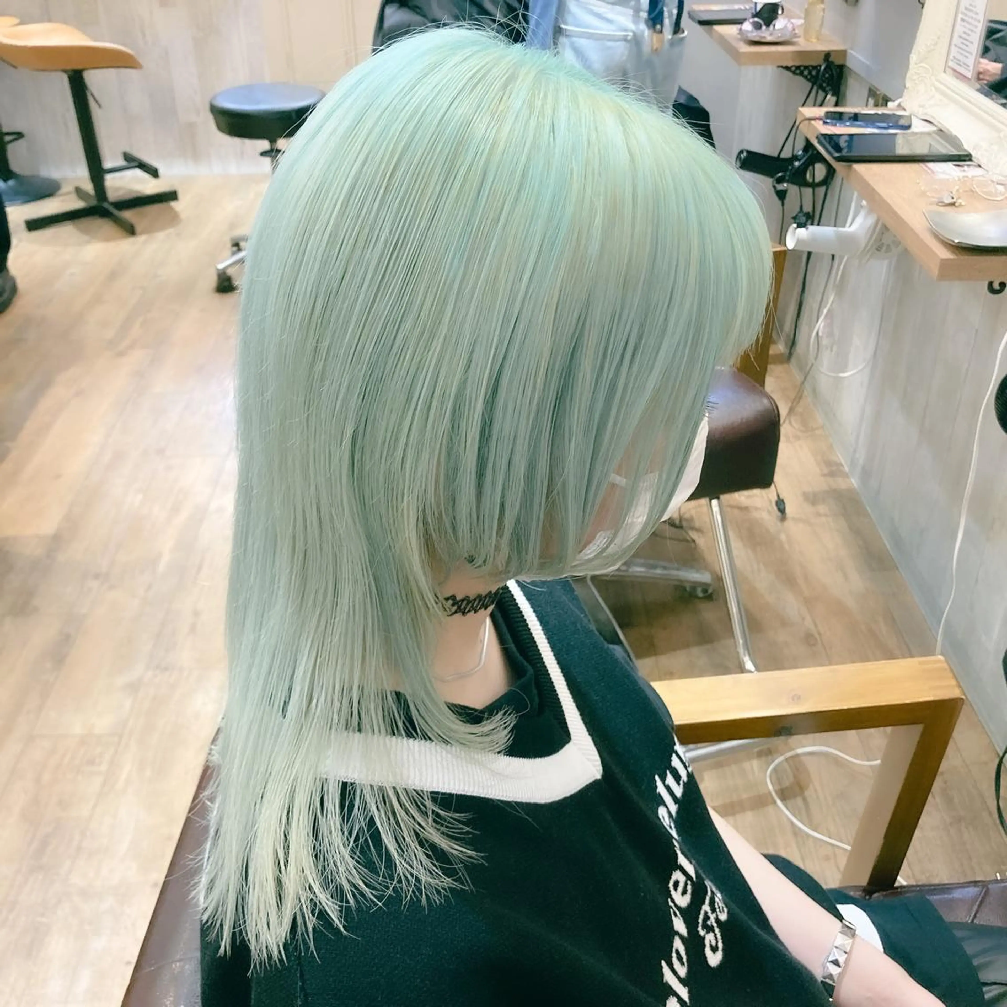 セミロング KAJI MANAMIのヘアスタイル