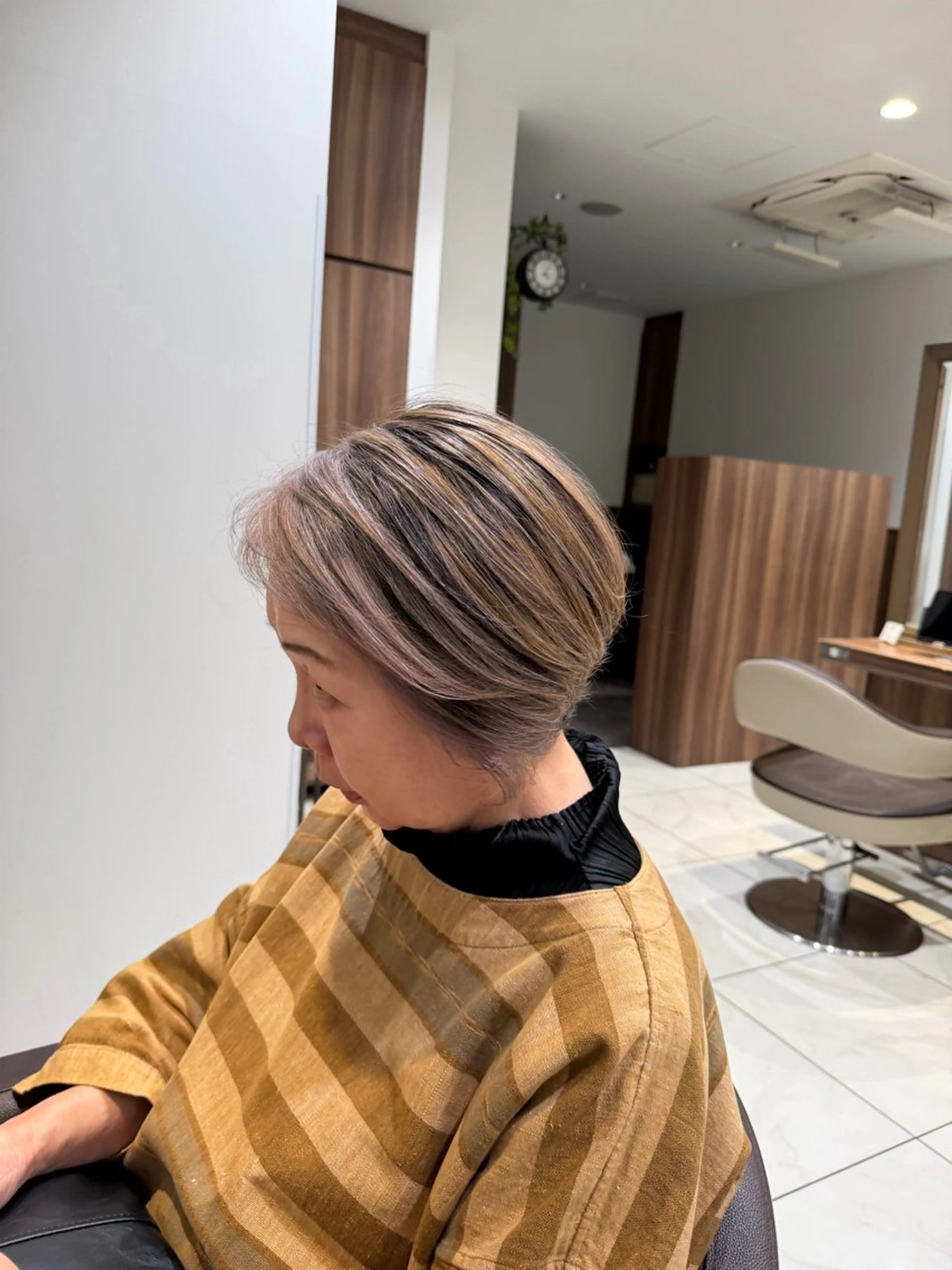 ショート カラー バレイヤージュ ハイライトカラー ハイライト レイヤーカット ヘアカラー 🇰🇷韓国ヘア★ 副店長.쿠리타⭐︎のヘアスタイル