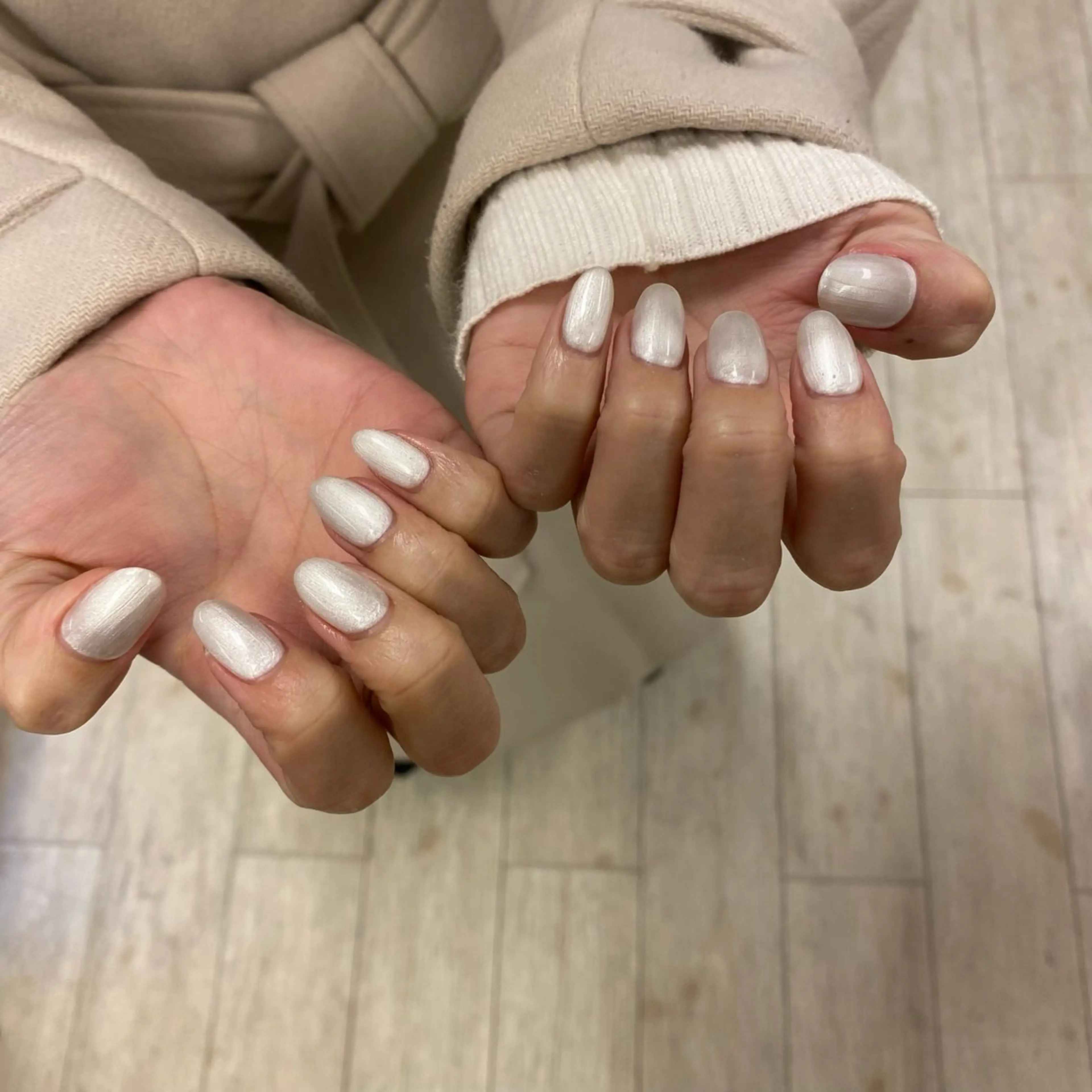 ネイル オーロラネイル ホワイト SAKURA 中島のネイルデザイン