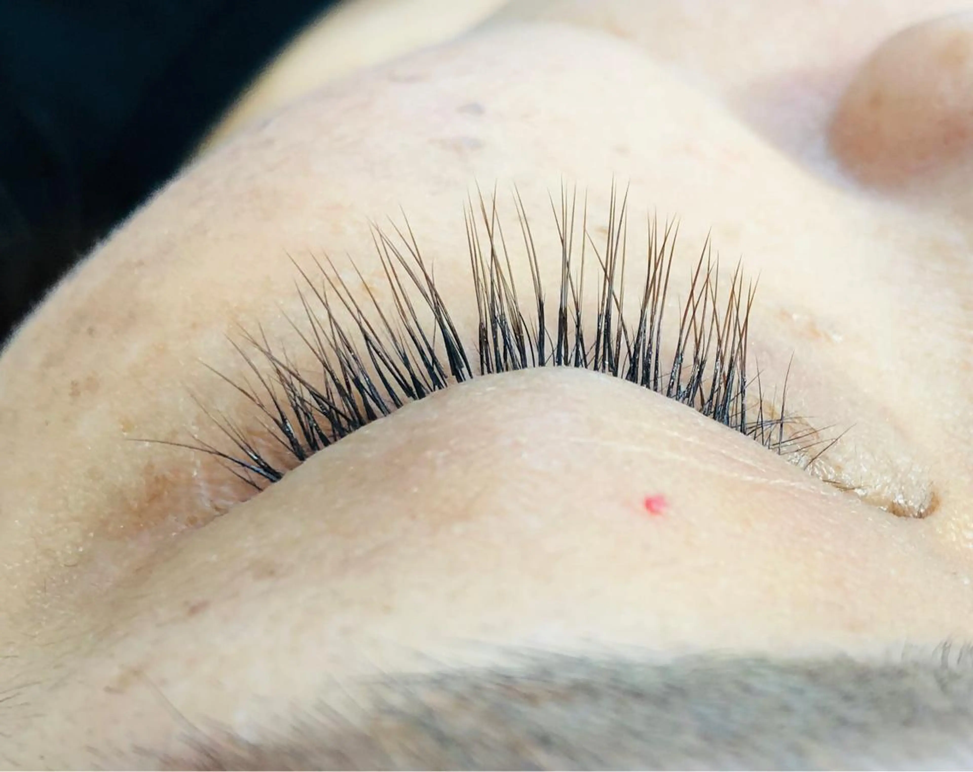 マツエク・マツパ カラーマツエク ナチュラル Hug me eyelashのマツエク・マツパデザイン