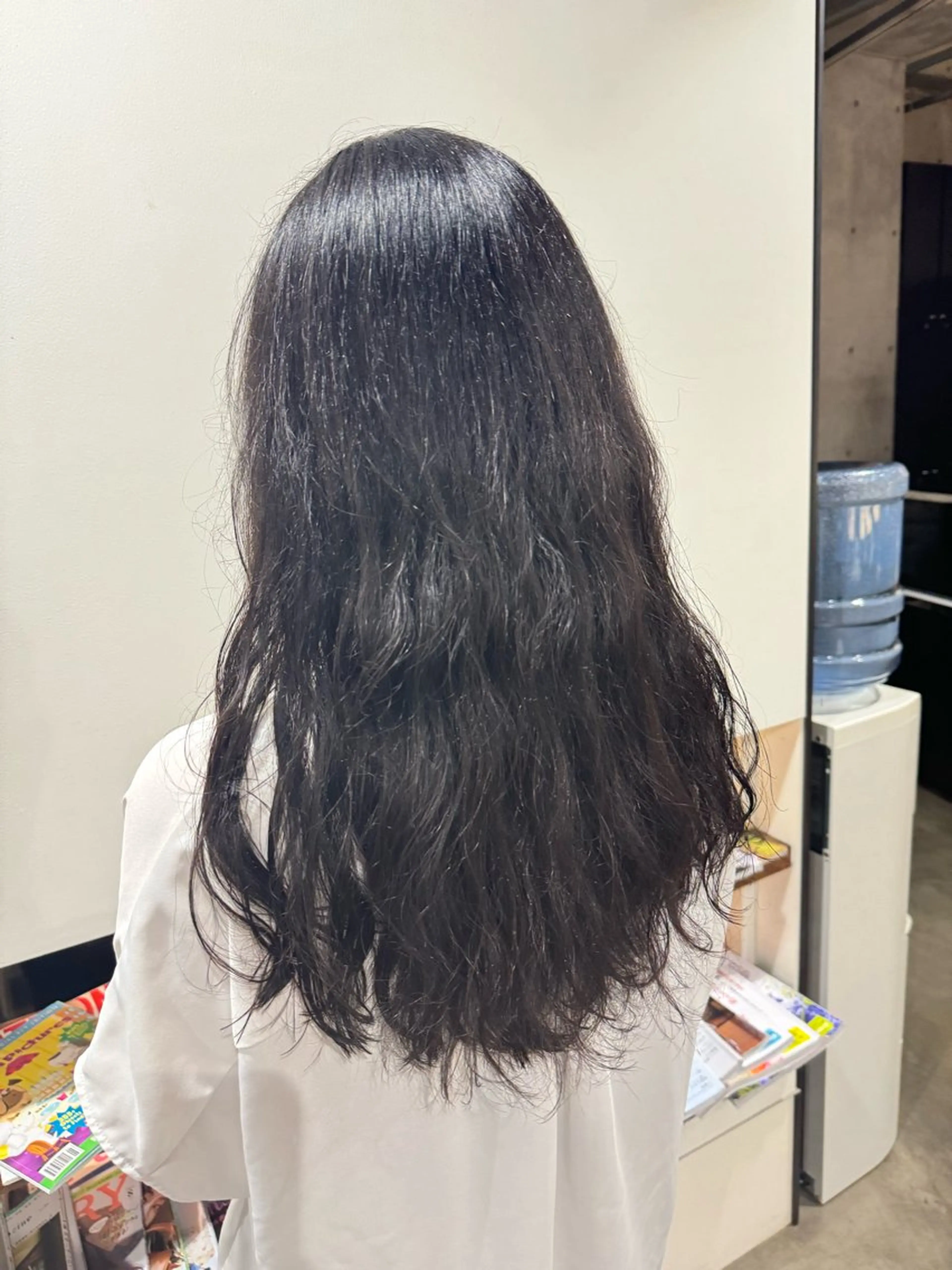 ロング パーマ タツキ／レイヤー／ パーマ／艶カラーのヘアスタイル