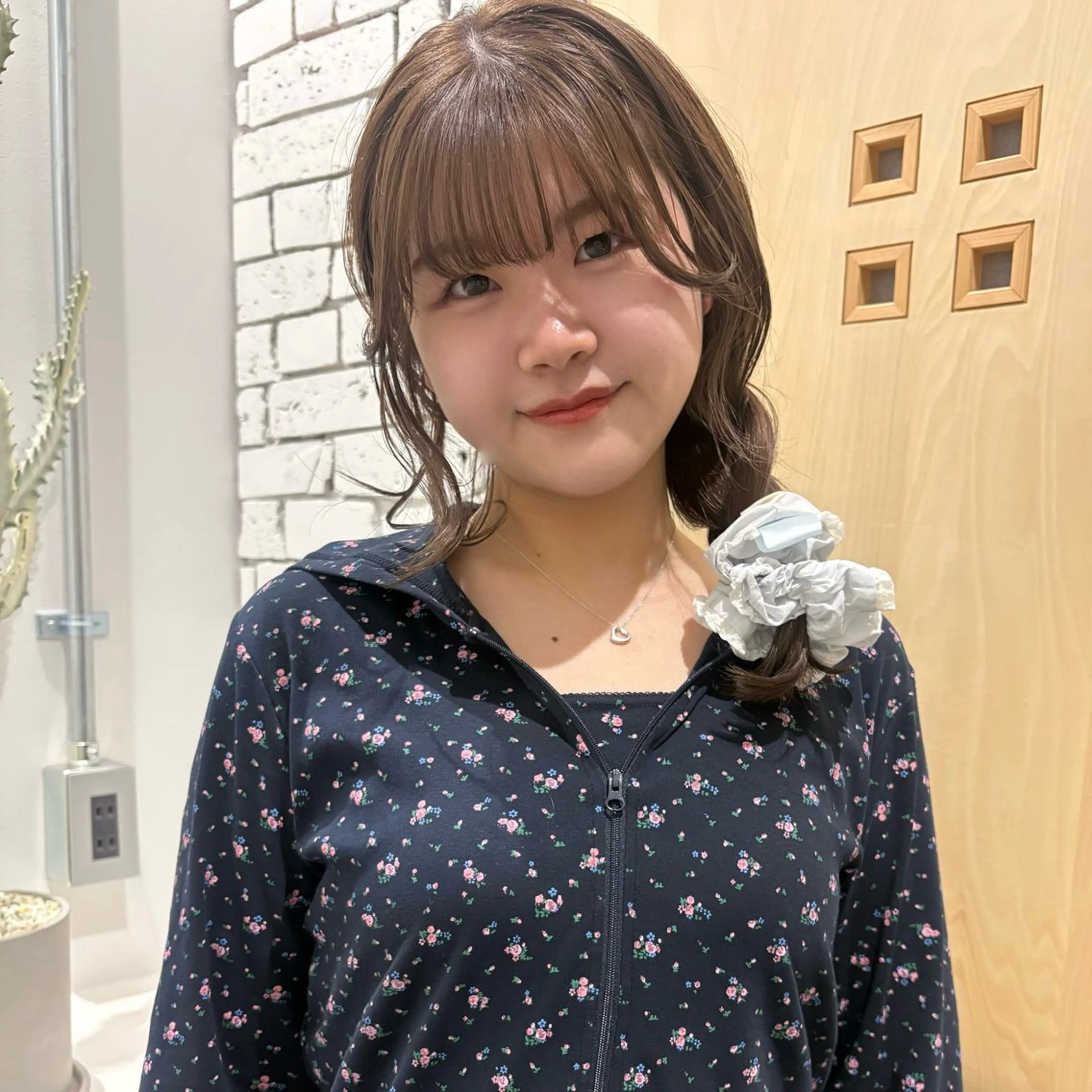 セミロング カラー ベージュカラー ヘーゼル ヘアカラー Yui⭐️ 透け感カラーのヘアスタイル