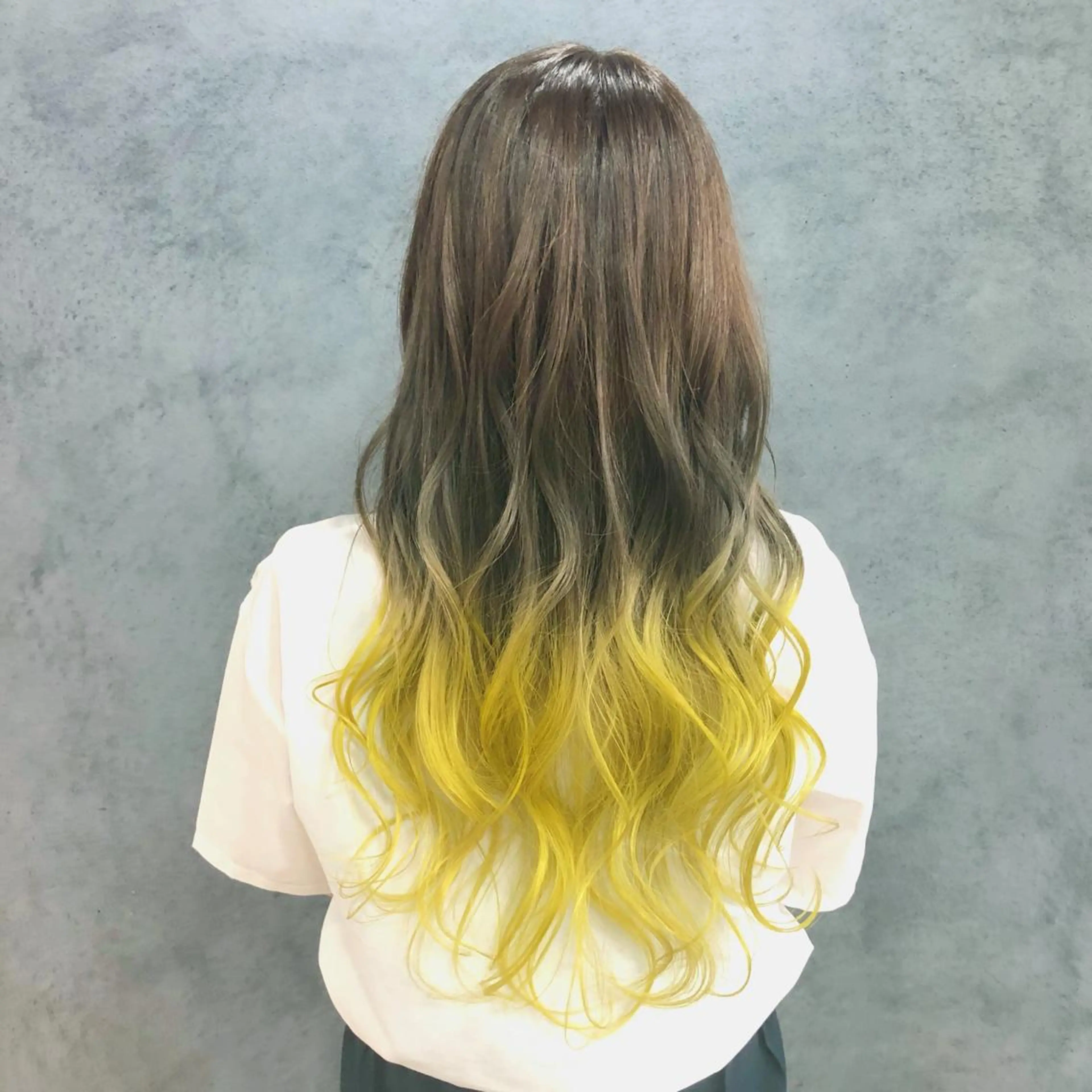 ロング カラー ヘアアレンジ ブリーチ イエローカラー 前濱 ノゾミのヘアスタイル