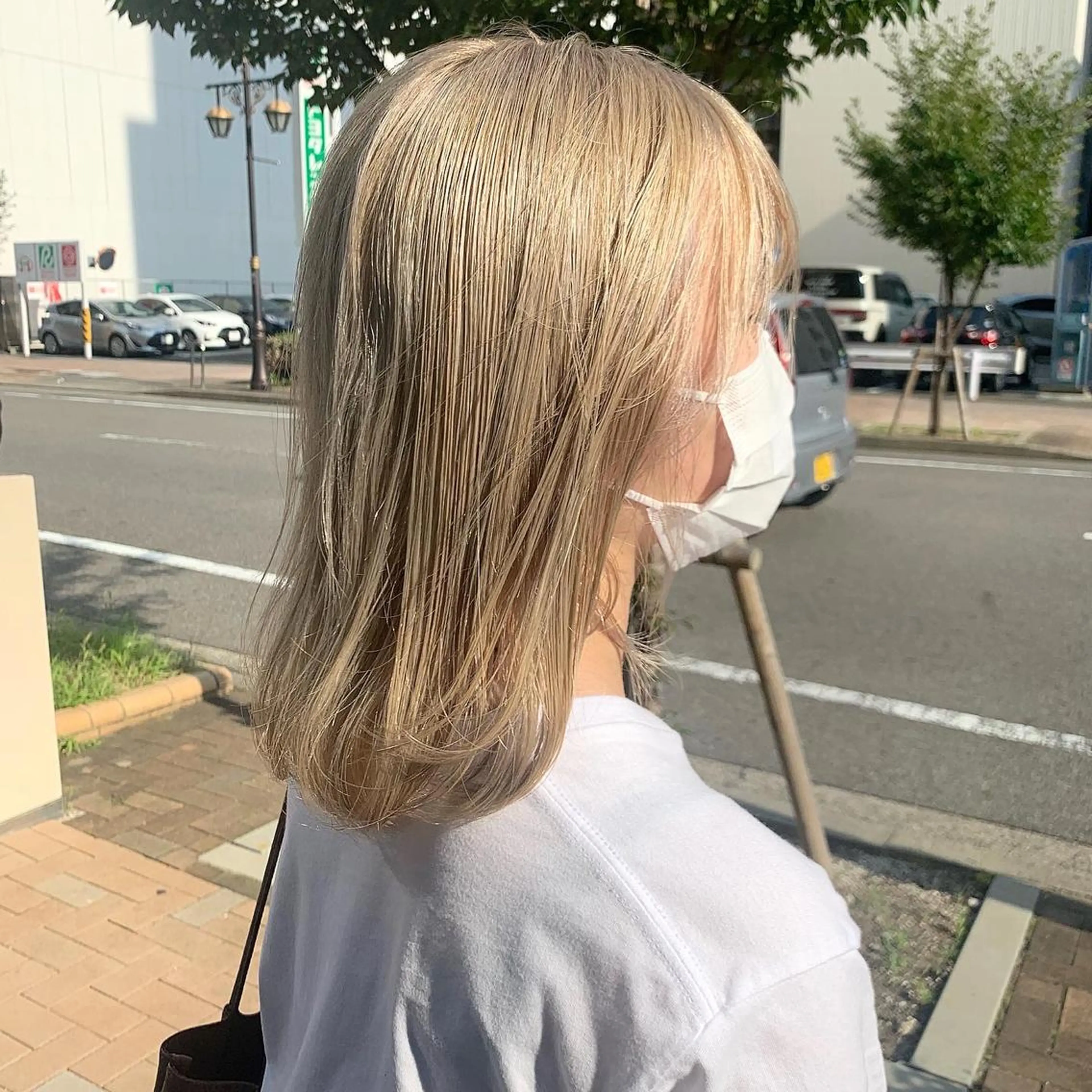 セミロング カラー ヘアアレンジ ベージュカラー ミルクティーベージュ マツオカ マコのヘアスタイル