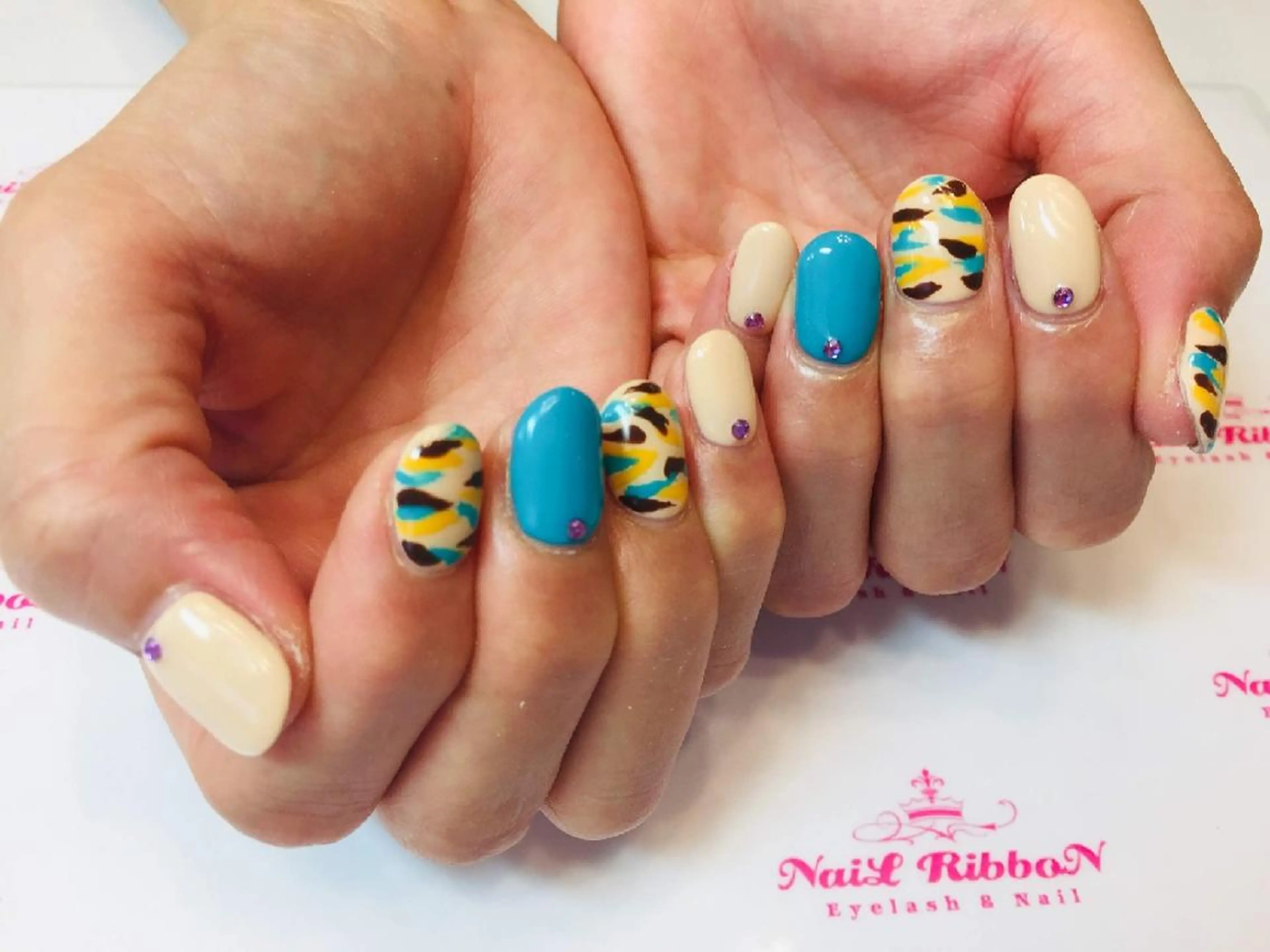 ネイル ネイルリボン 受付スタッフのネイルデザイン