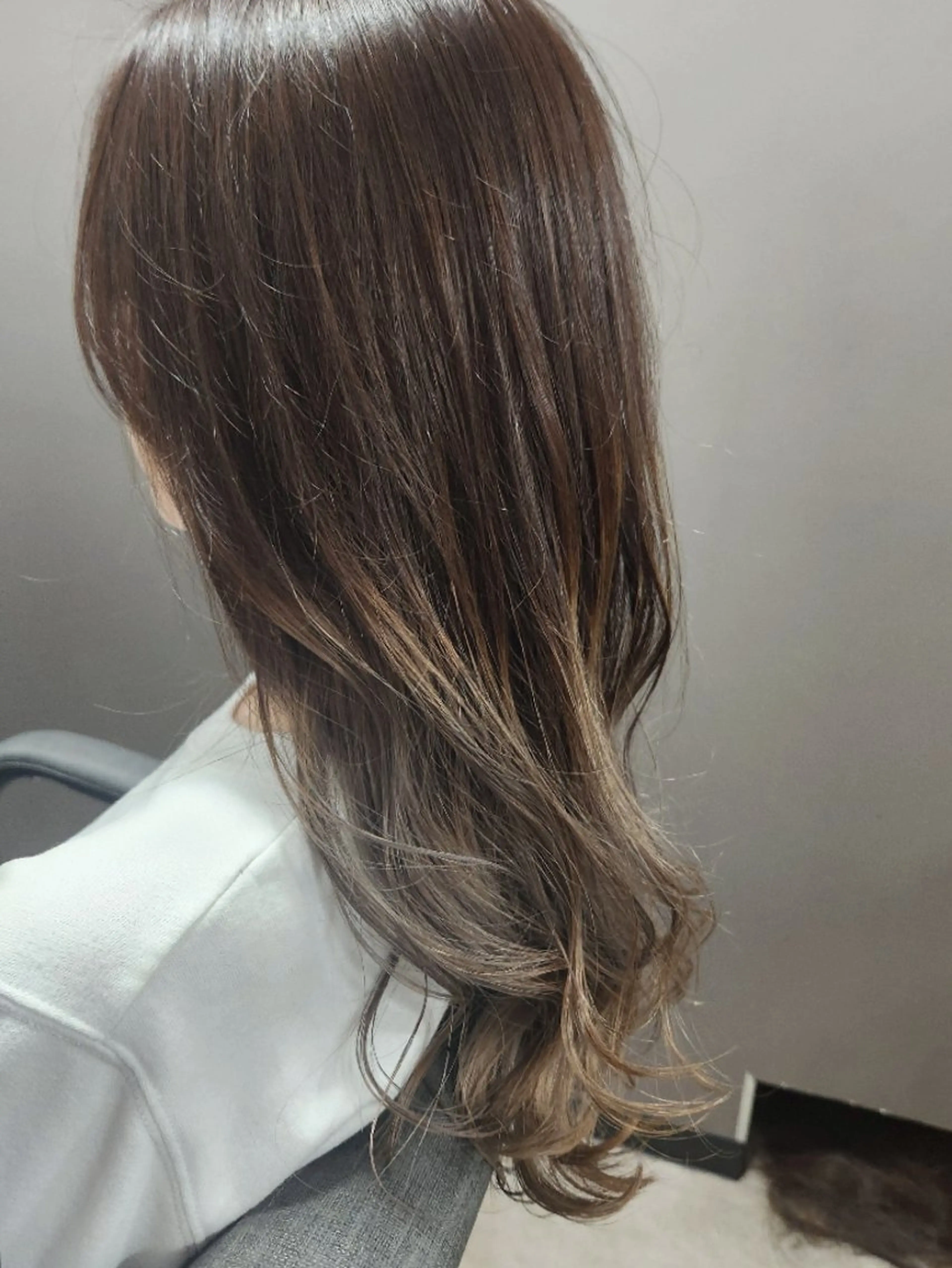 ロング カラー グラデーションカラー グレージュ ✂ AYAのヘアスタイル