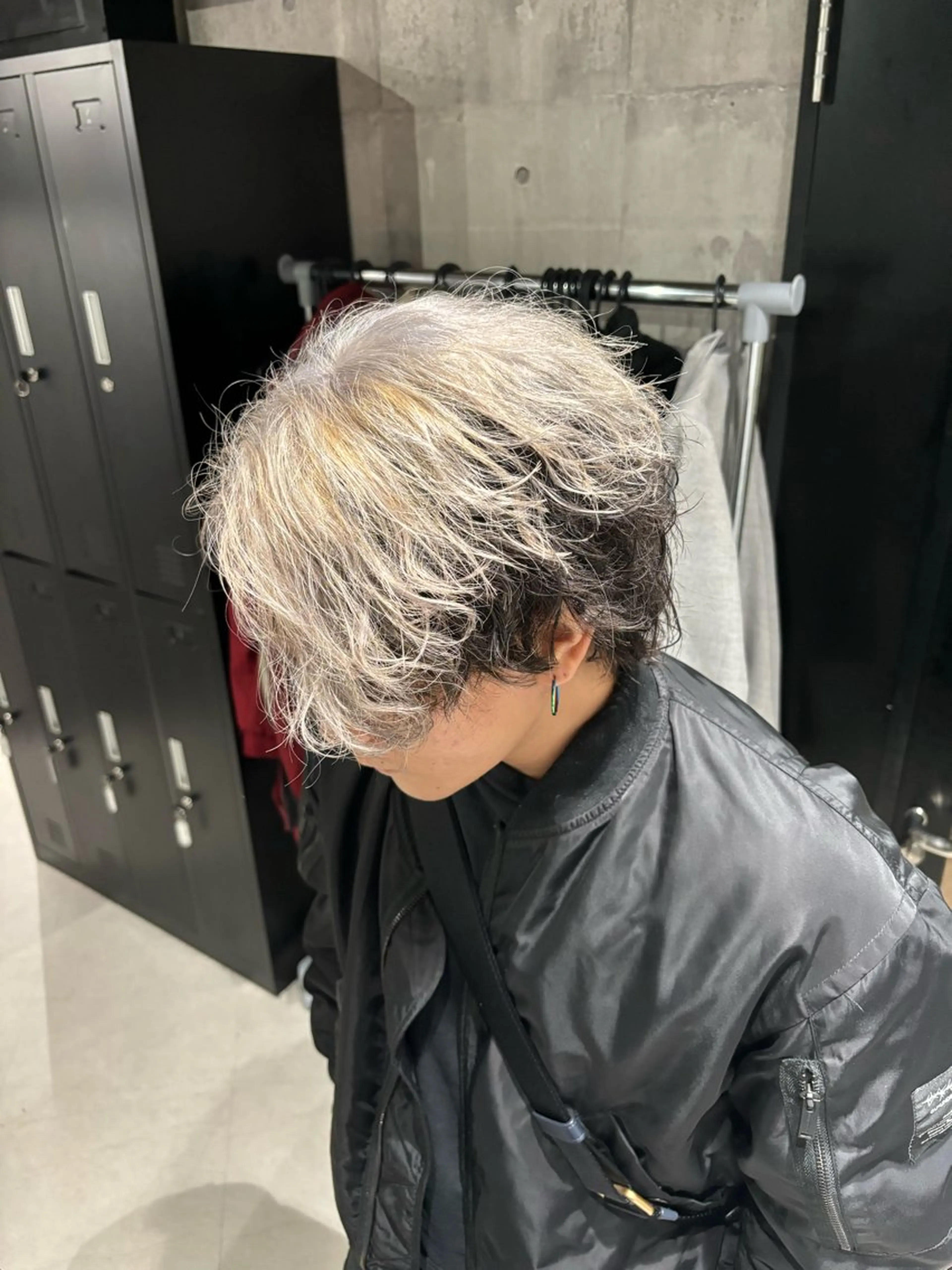 カラー パーマ メンズ シルバー ホワイトシルバー カット ヘアカラー トリートメント _WHITE / KENTOのヘアスタイル