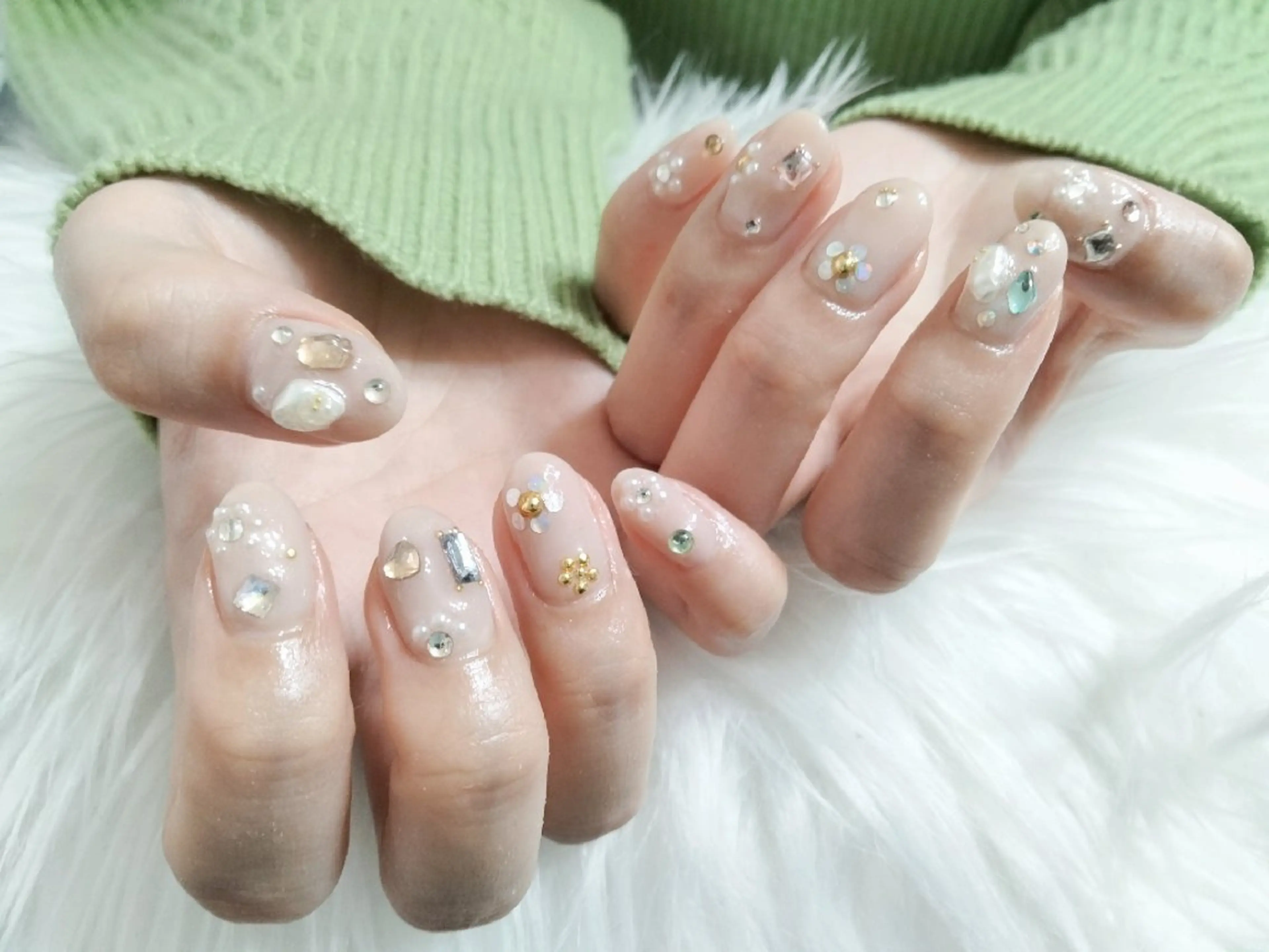 ネイル ジェルネイル キラキラネイル 持ち込み パラジェル ストーンネイル ハンドネイル Beaubie  nailサロンのネイルデザイン