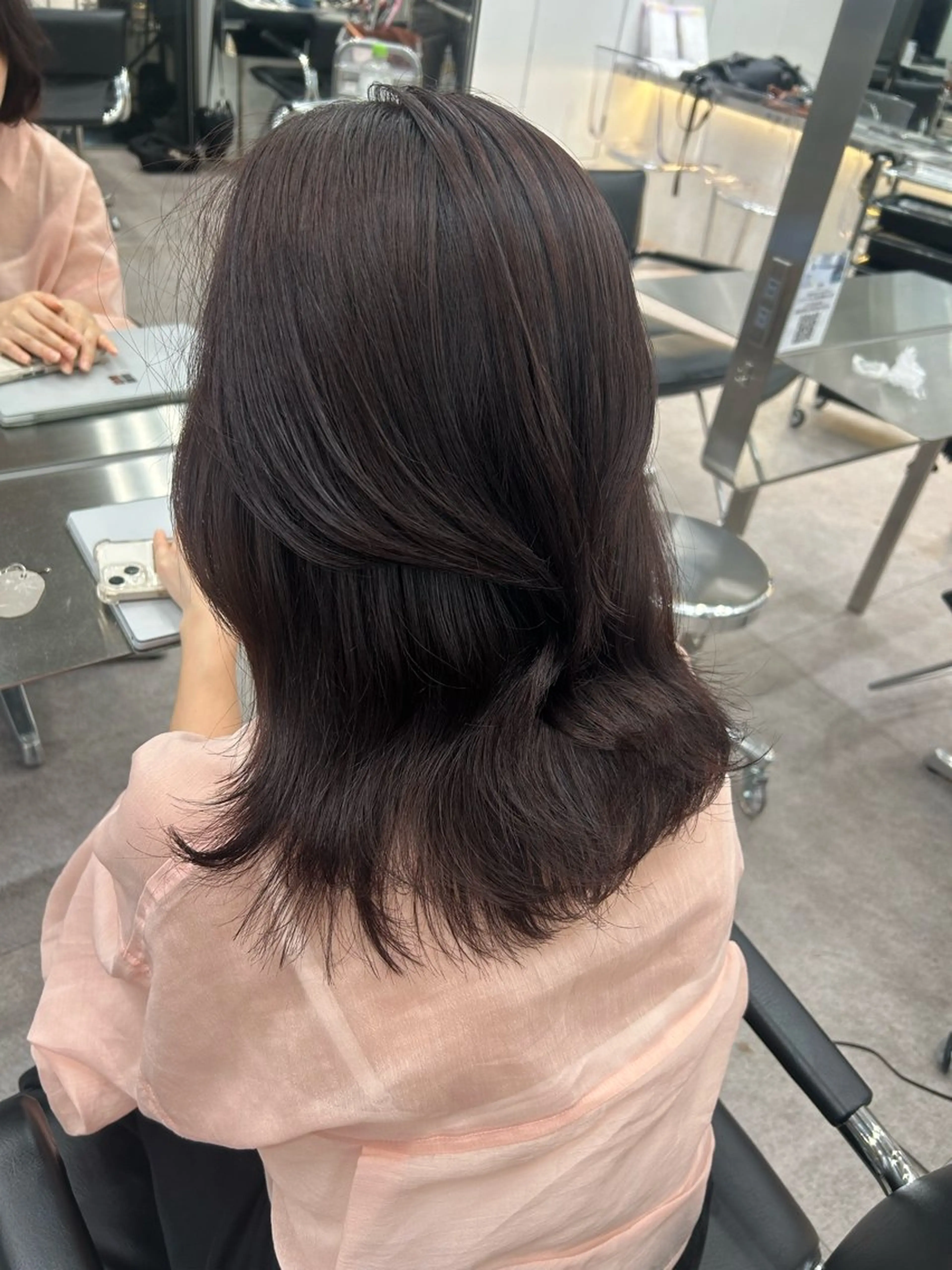 セミロング ヘーゼルブラウン ゆりのヘアスタイル