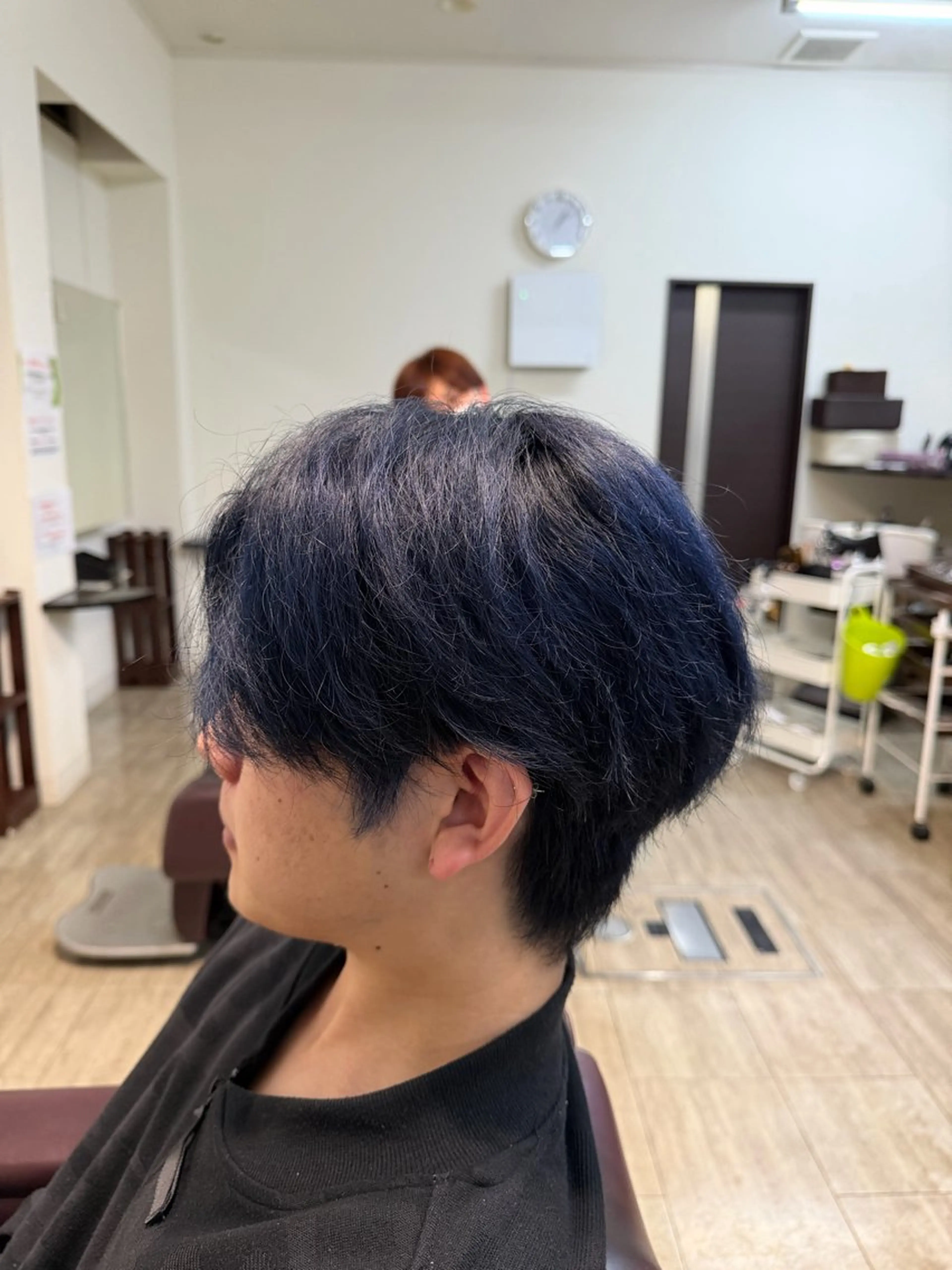 カラー 黒髪 ブルーカラー ブルーブラック 呉屋 俊介のヘアスタイル