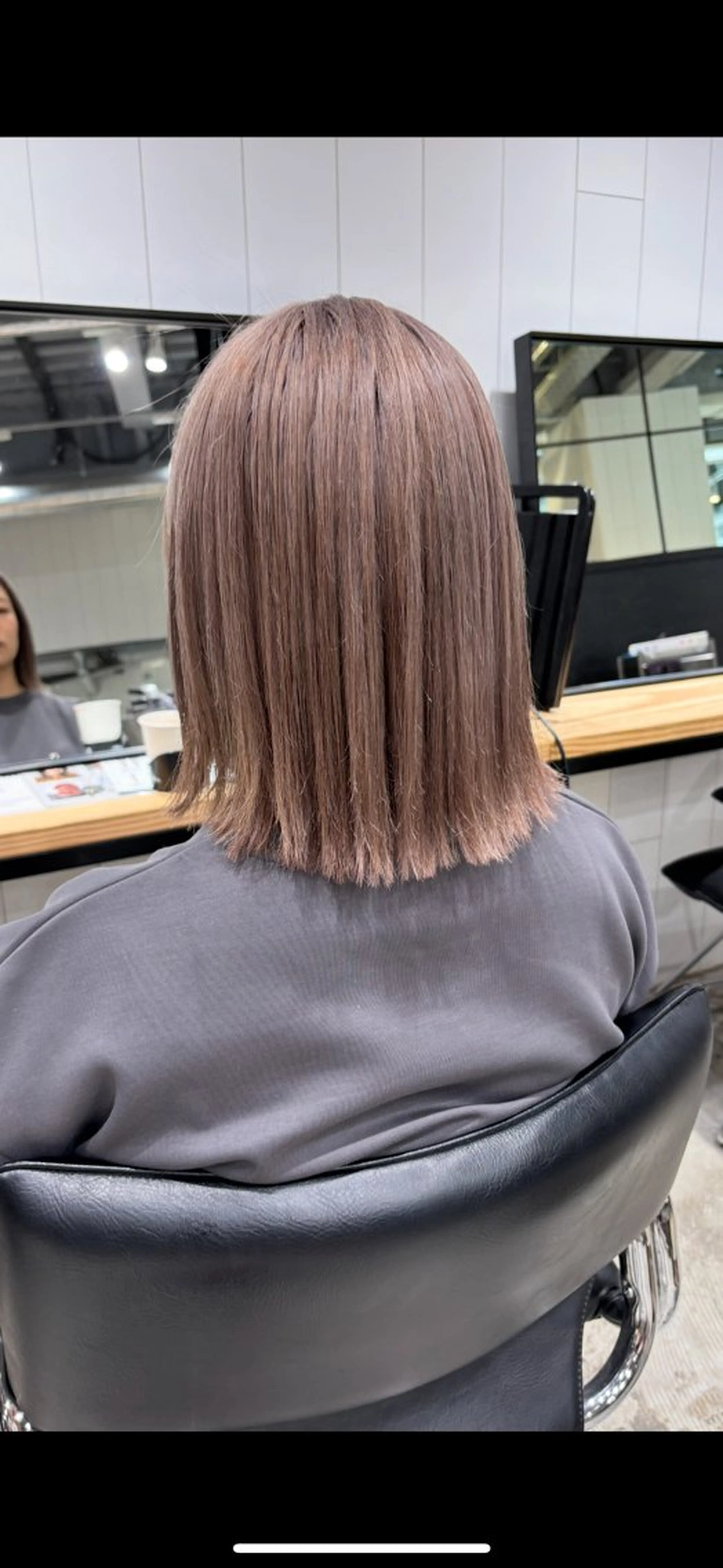 ミディアム ブリーチ/ハイトーン /大人バレイヤージュのヘアスタイル