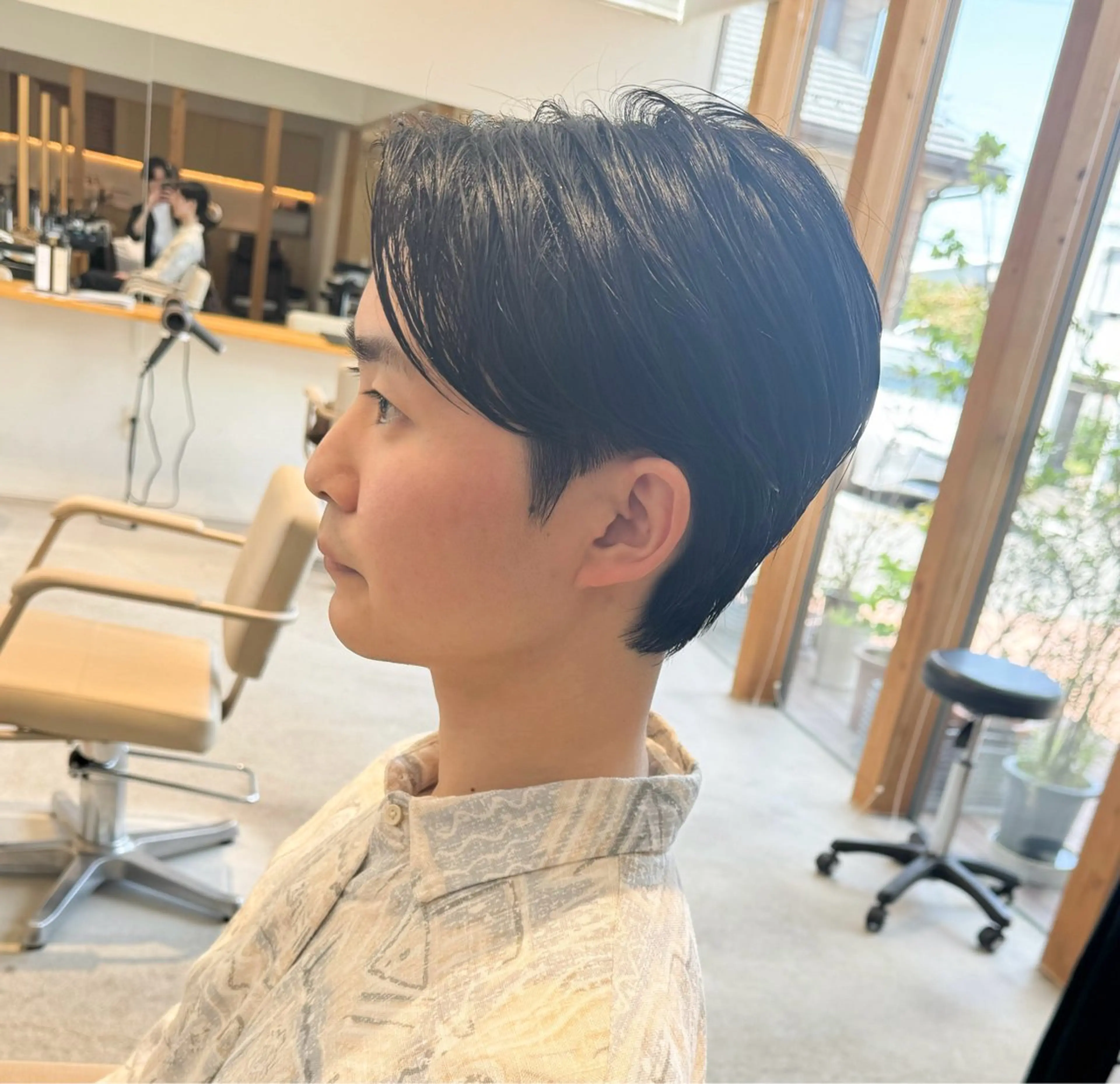 ショート パーマ メンズ センターパート カルマパーマ メンズ韓国風 メンズパーマ 韓国風ヘア 服部 雄輝のヘアスタイル