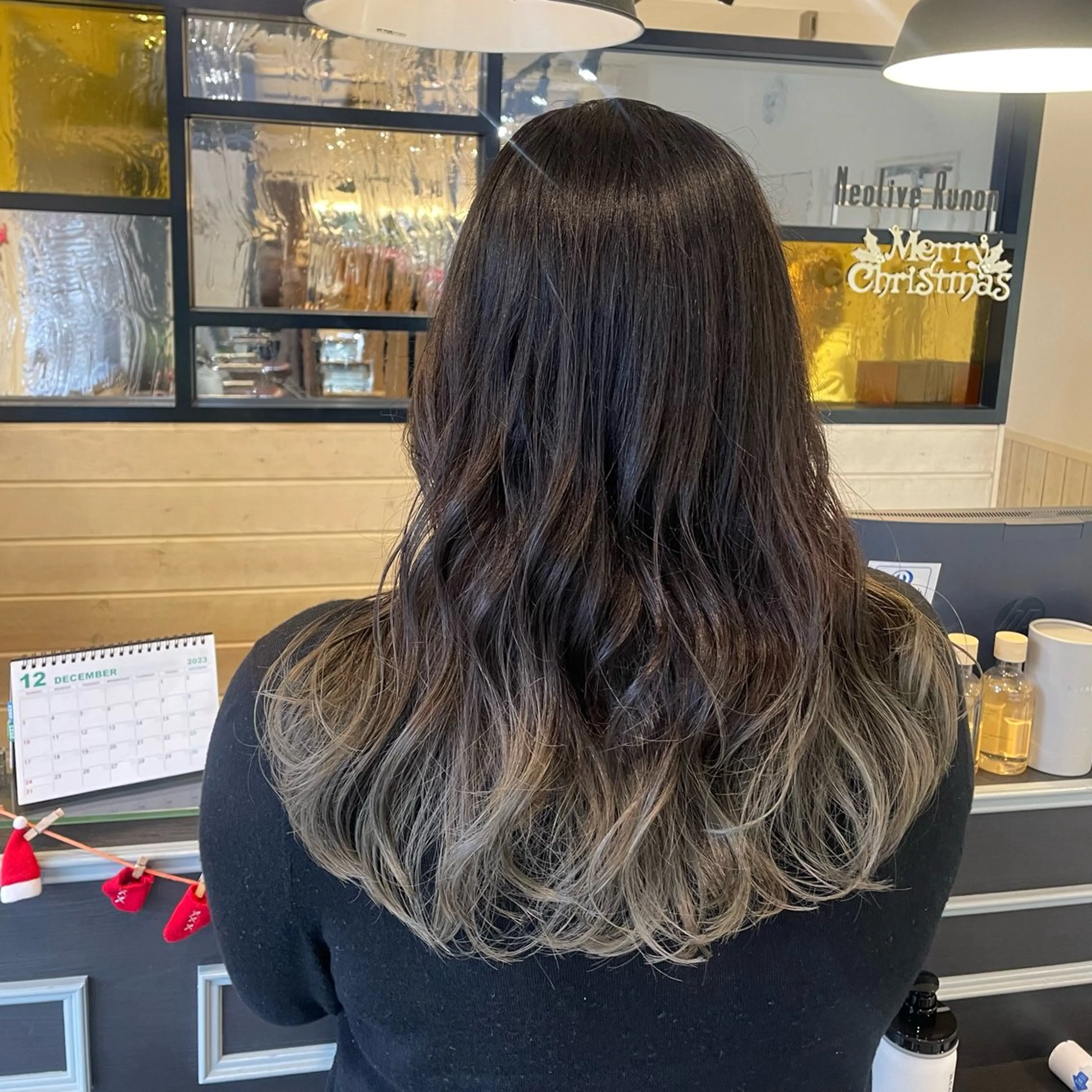 セミロング カラー スナコザワ レナのヘアスタイル