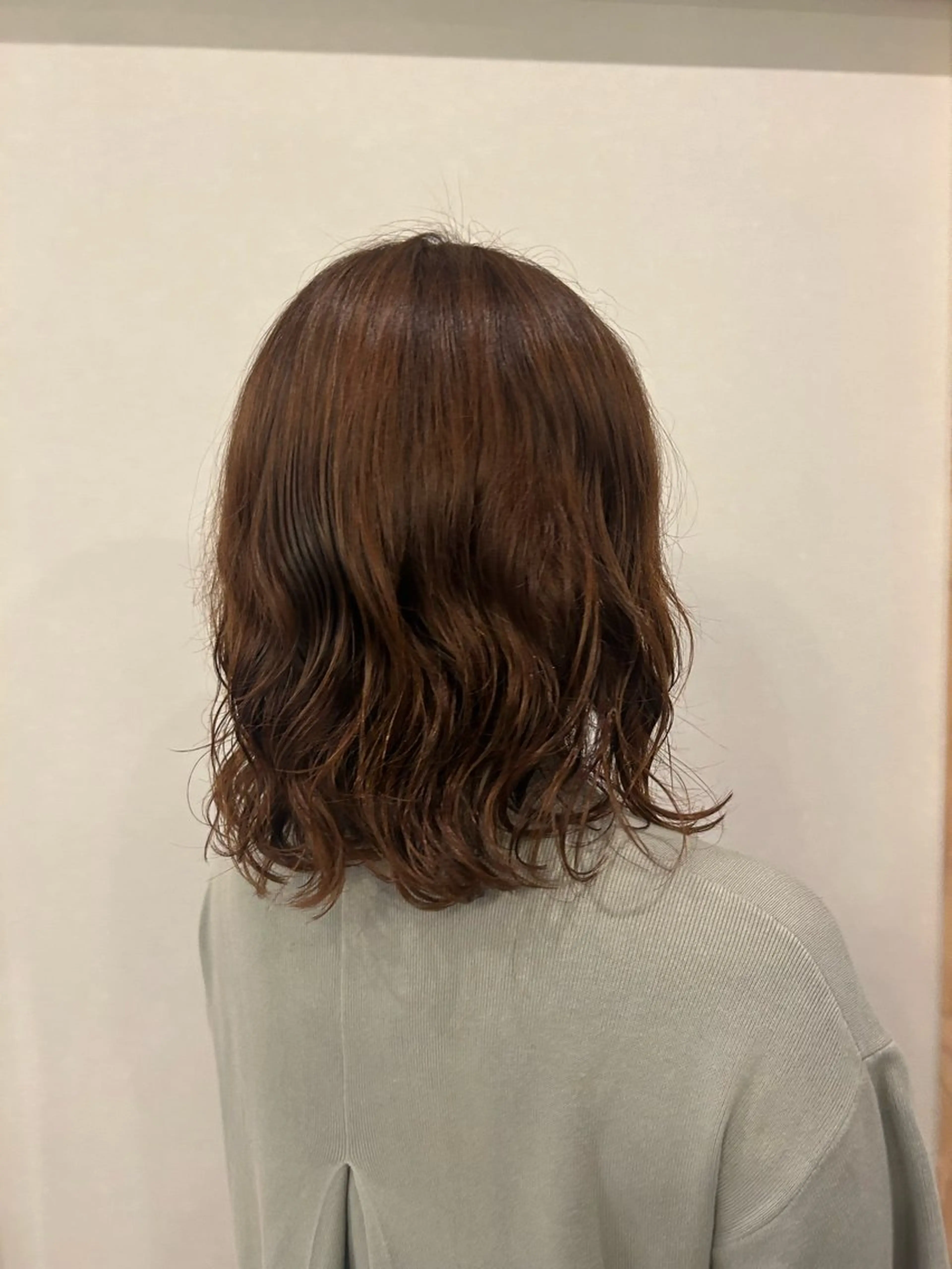 ミディアム カット パーマ 似合わせレイヤー/透 明感カラー/momiのヘアスタイル