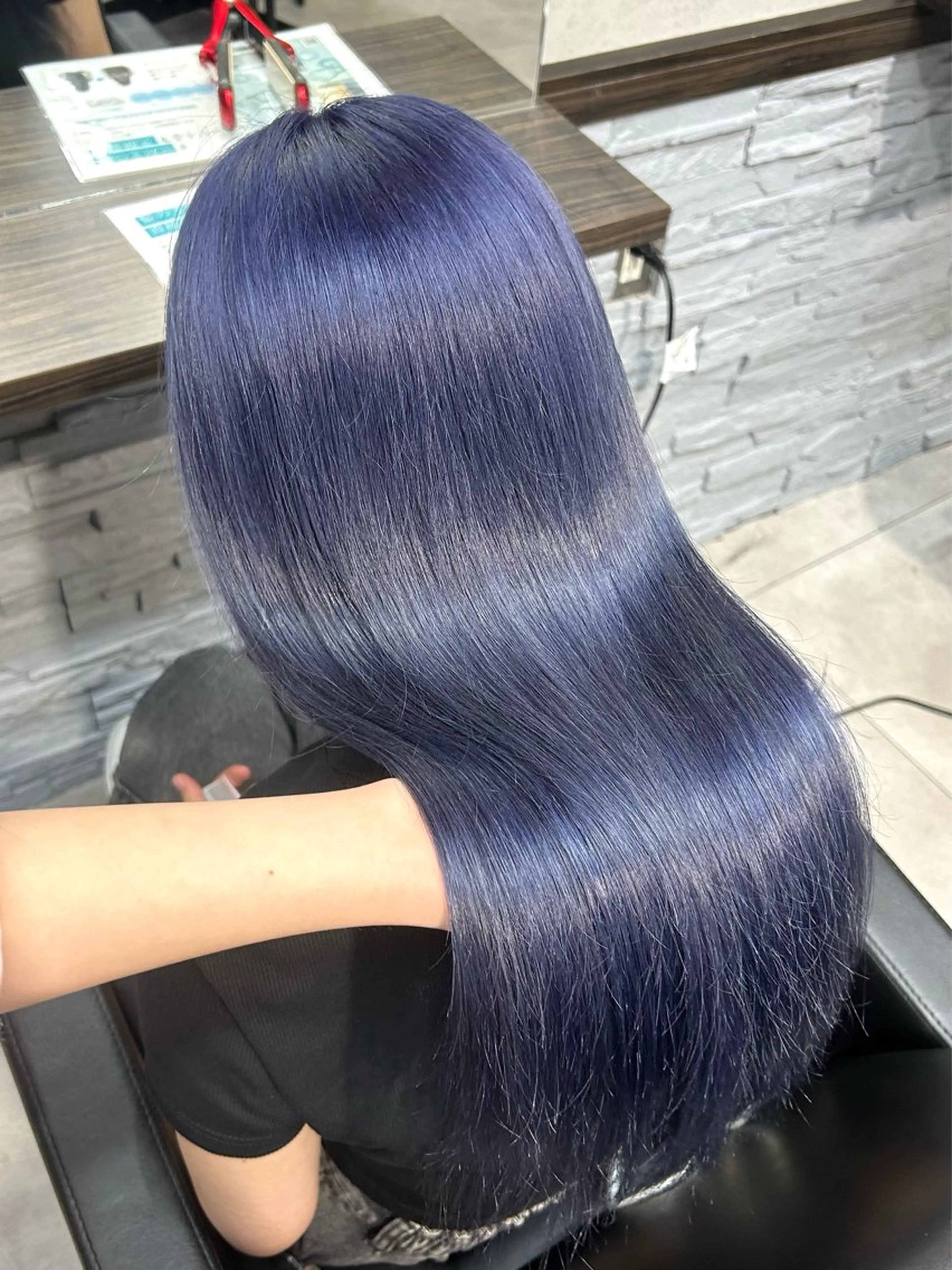 ロング カラー シルバー moe🎀 透明感カラーのヘアスタイル