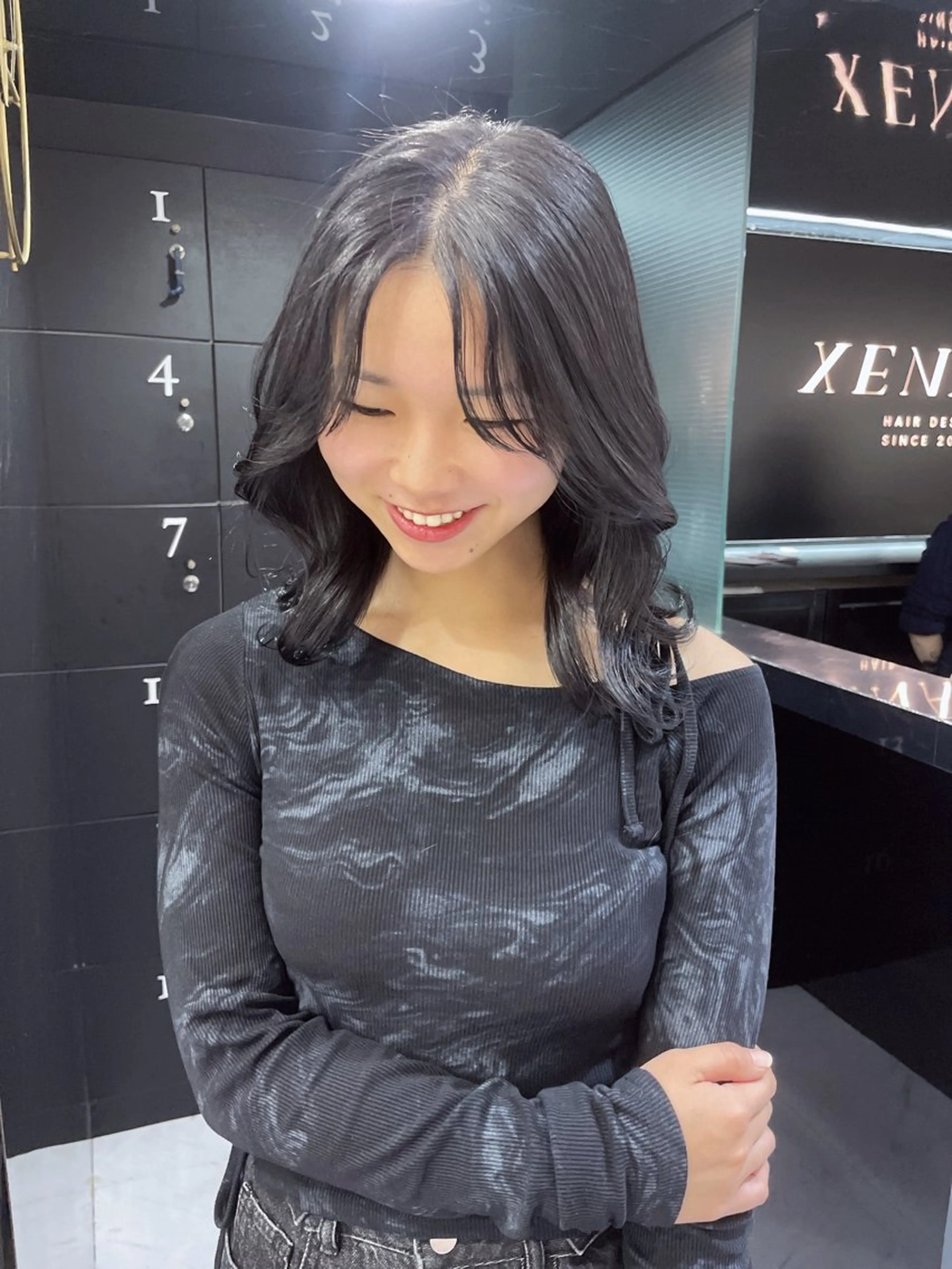 ショート GEM YURI ハイトーンカラーのヘアスタイル