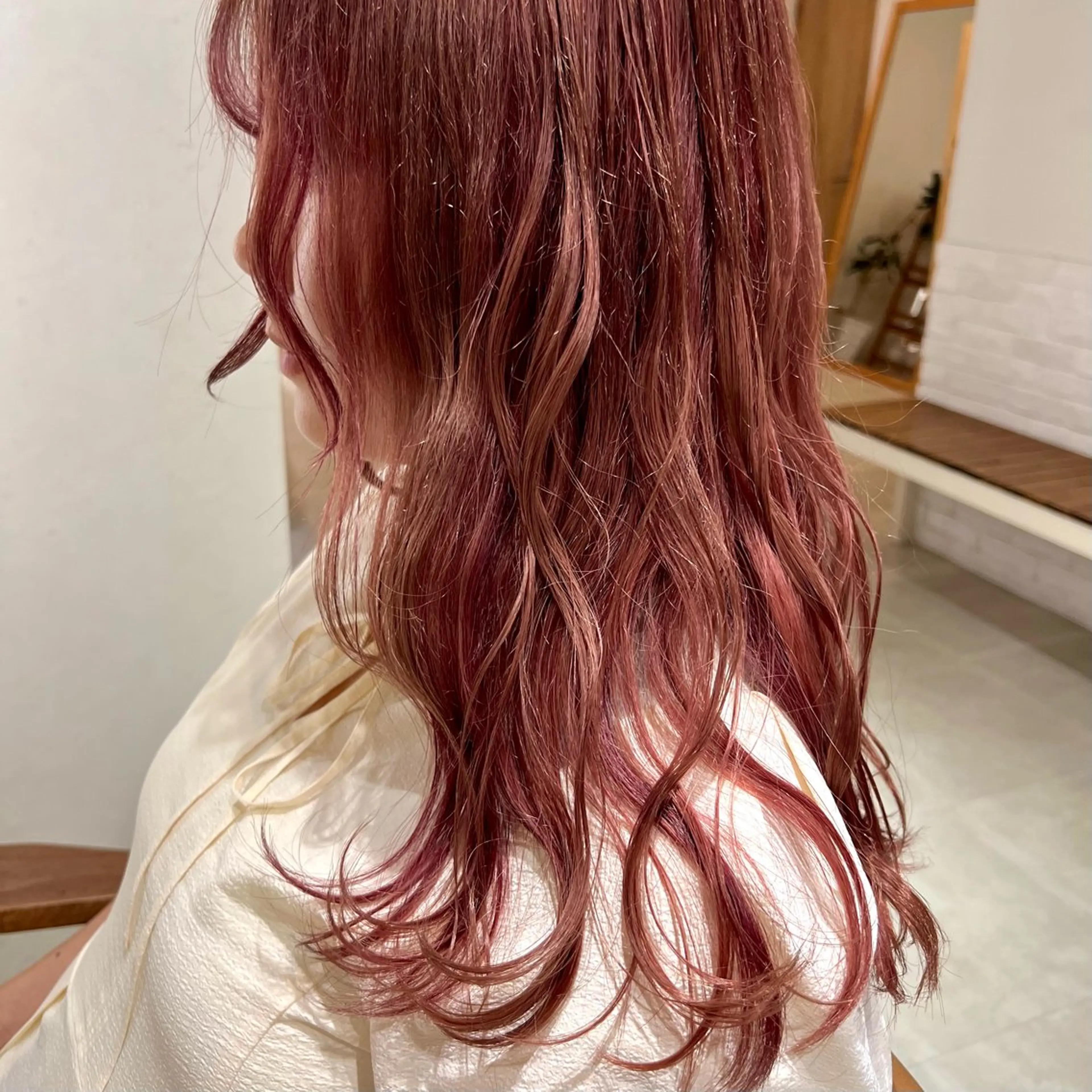 ロング カラー ヘアカラー たかはた すずかのヘアスタイル