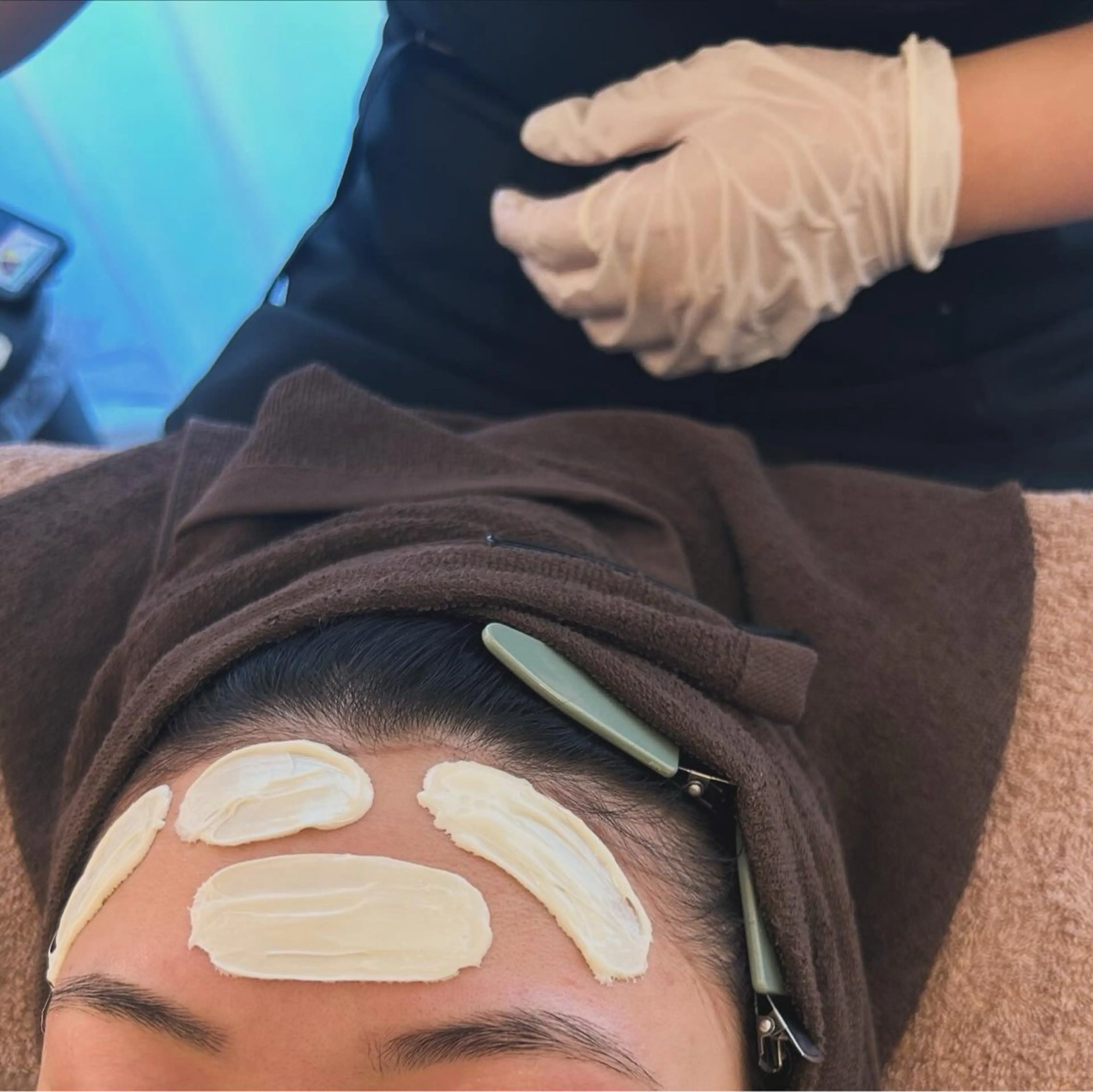 🌺お顔ツルツル🌺【顔Wax】⭐️お顔の産毛、角質をWaxで除去します❣️(保湿パック付き)の写真