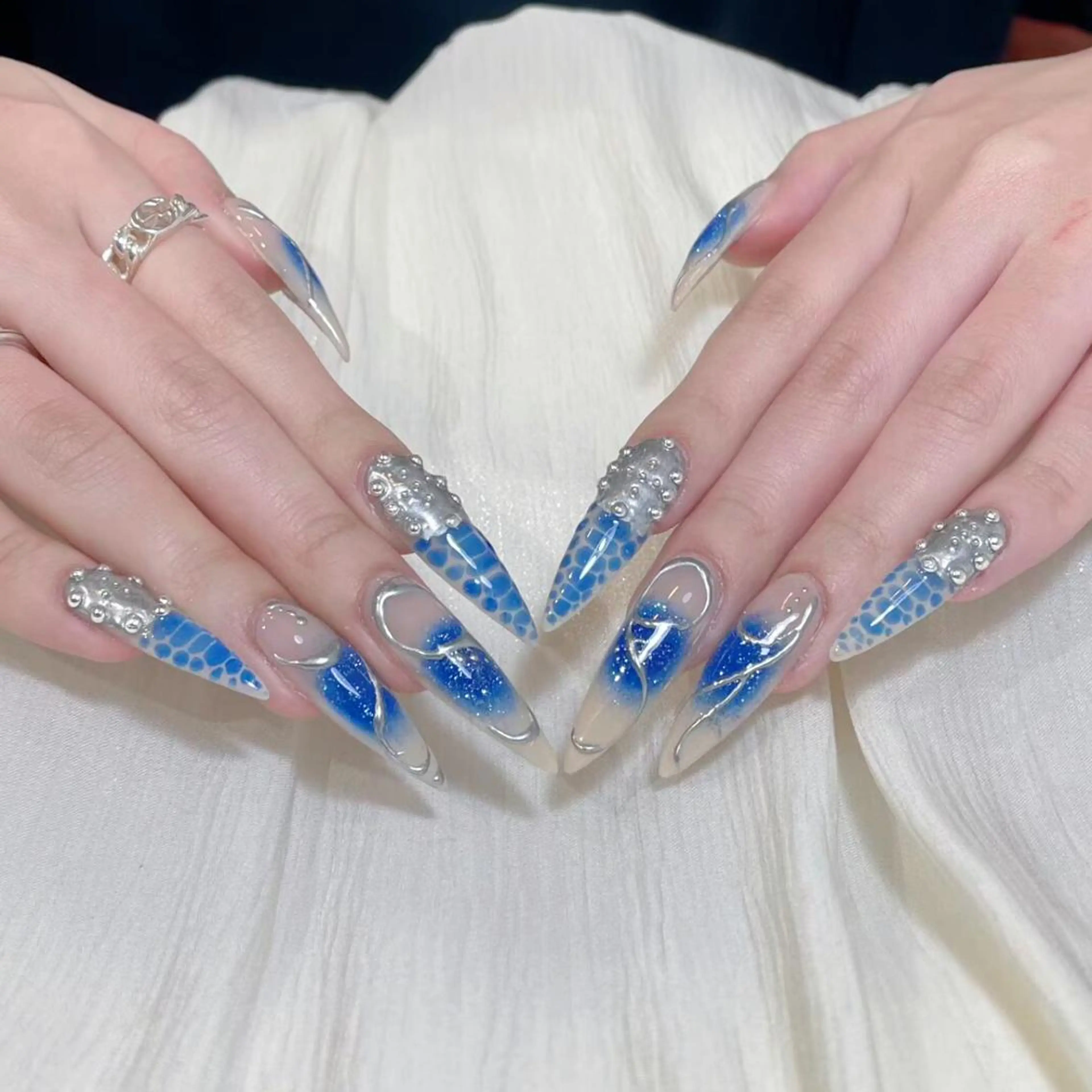 ネイル アートネイル オーロラネイル ガーリー キラキラネイル マグネットネイル ハンドネイル ハンドケア Plenty AYU💜のネイルデザイン