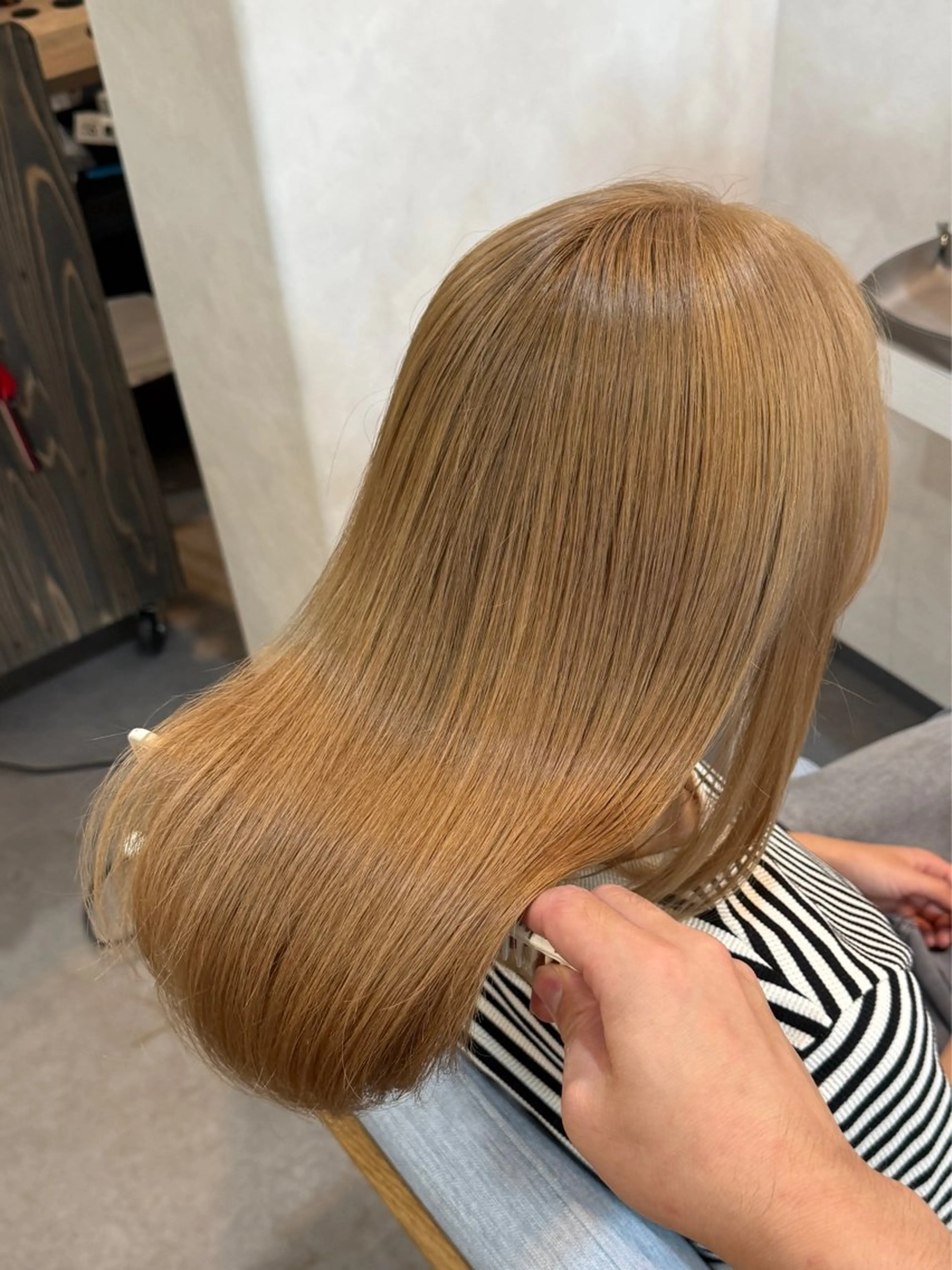 セミロング カラー ブリーチ ケアブリーチ デザインカラー ハイライトカラー ハイトーンカラー ヘアカラー 髪のお悩みお任せ ください坂 要司のヘアスタイル