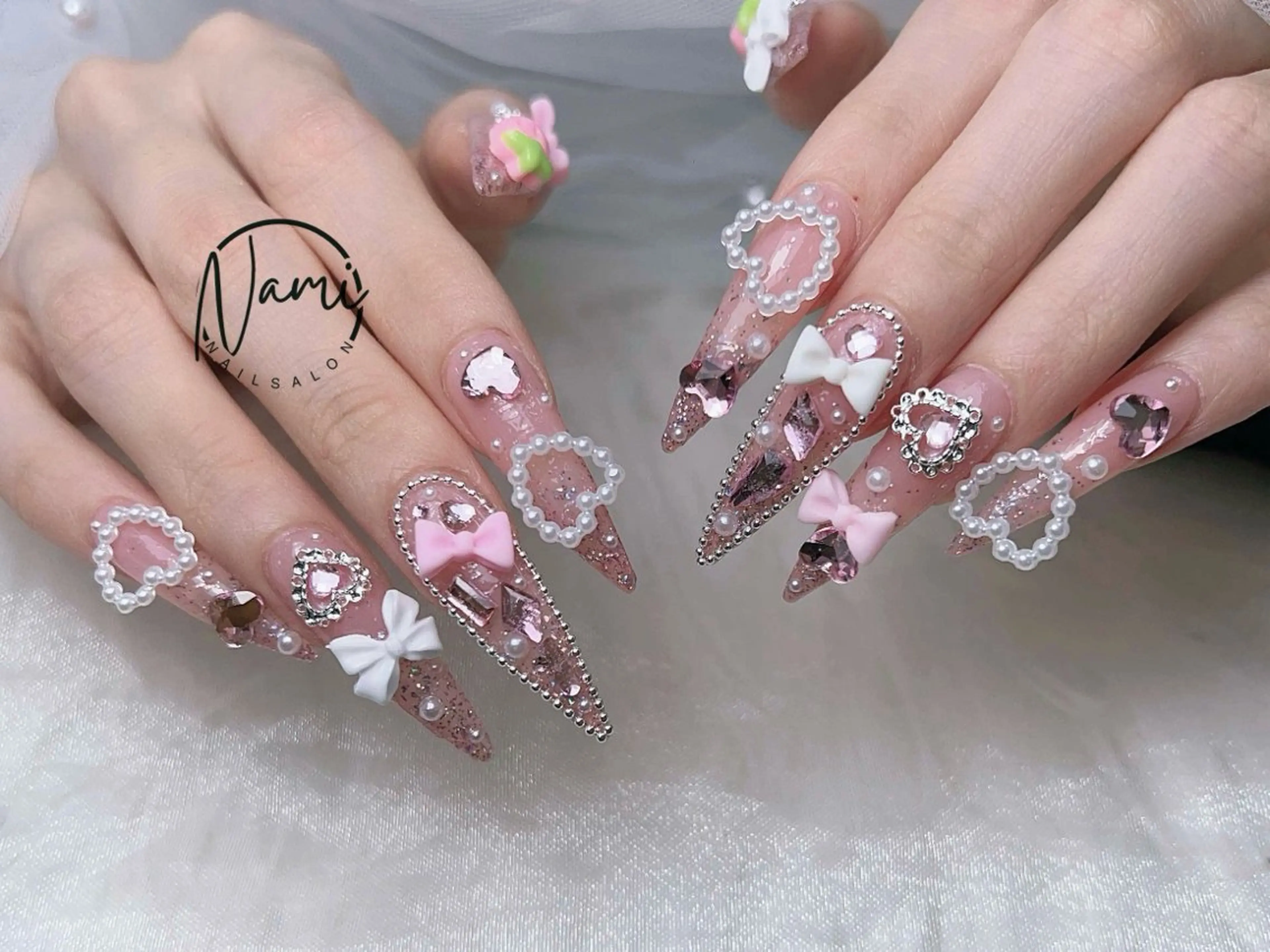 ネイル 長さ出し ガーリー 韓国ネイル ロングネイル 持ち込み ハンドネイル Nami nail salonのネイルデザイン