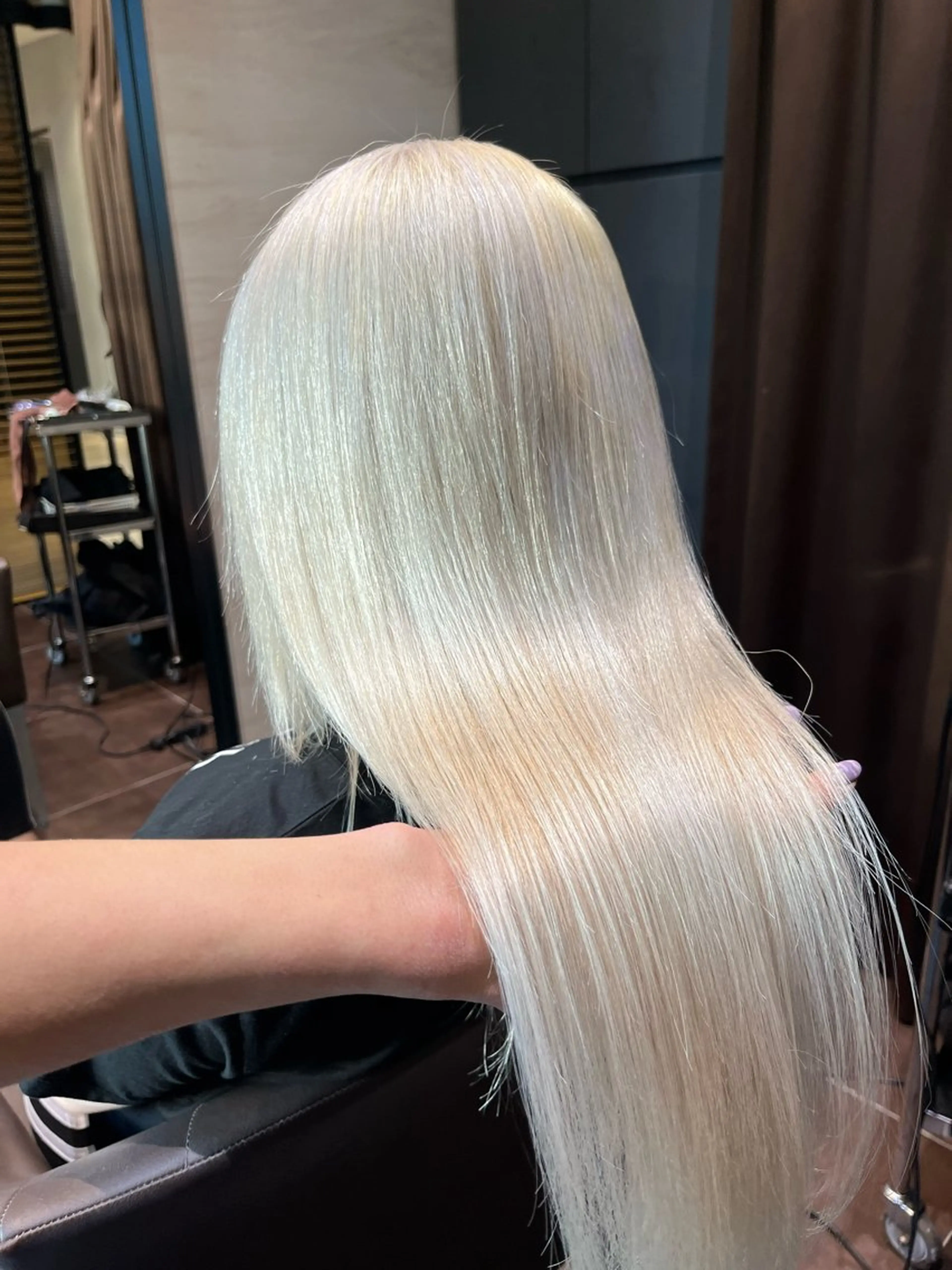 カラー ブロンド ホワイトブロンド 透明感カラー✨🩵 韓国ヘアkanatoのヘアスタイル