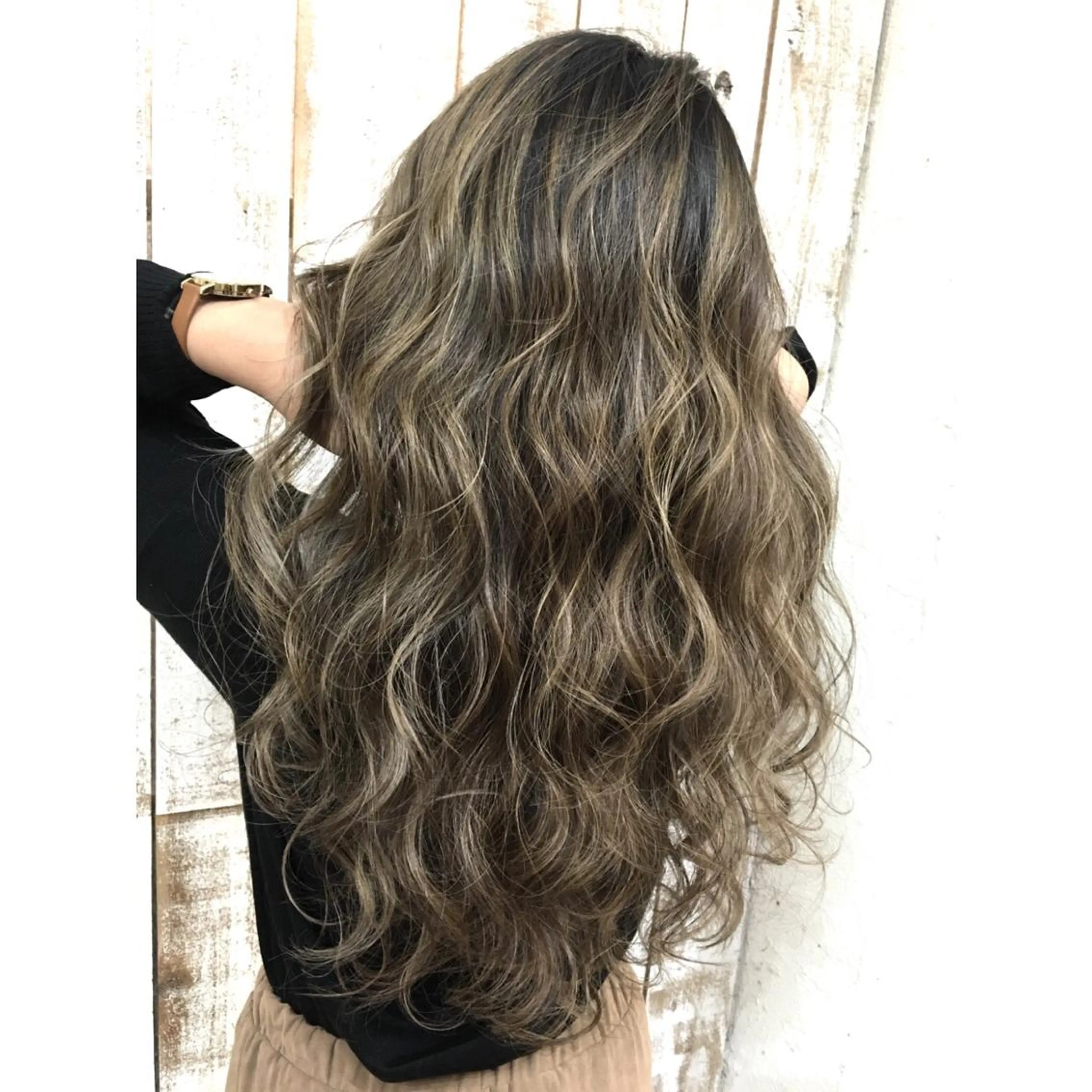 ロング カラー バレイヤージュ ベージュカラー レイヤーカット ヘアカラー トリートメント 井上 一平のヘアスタイル