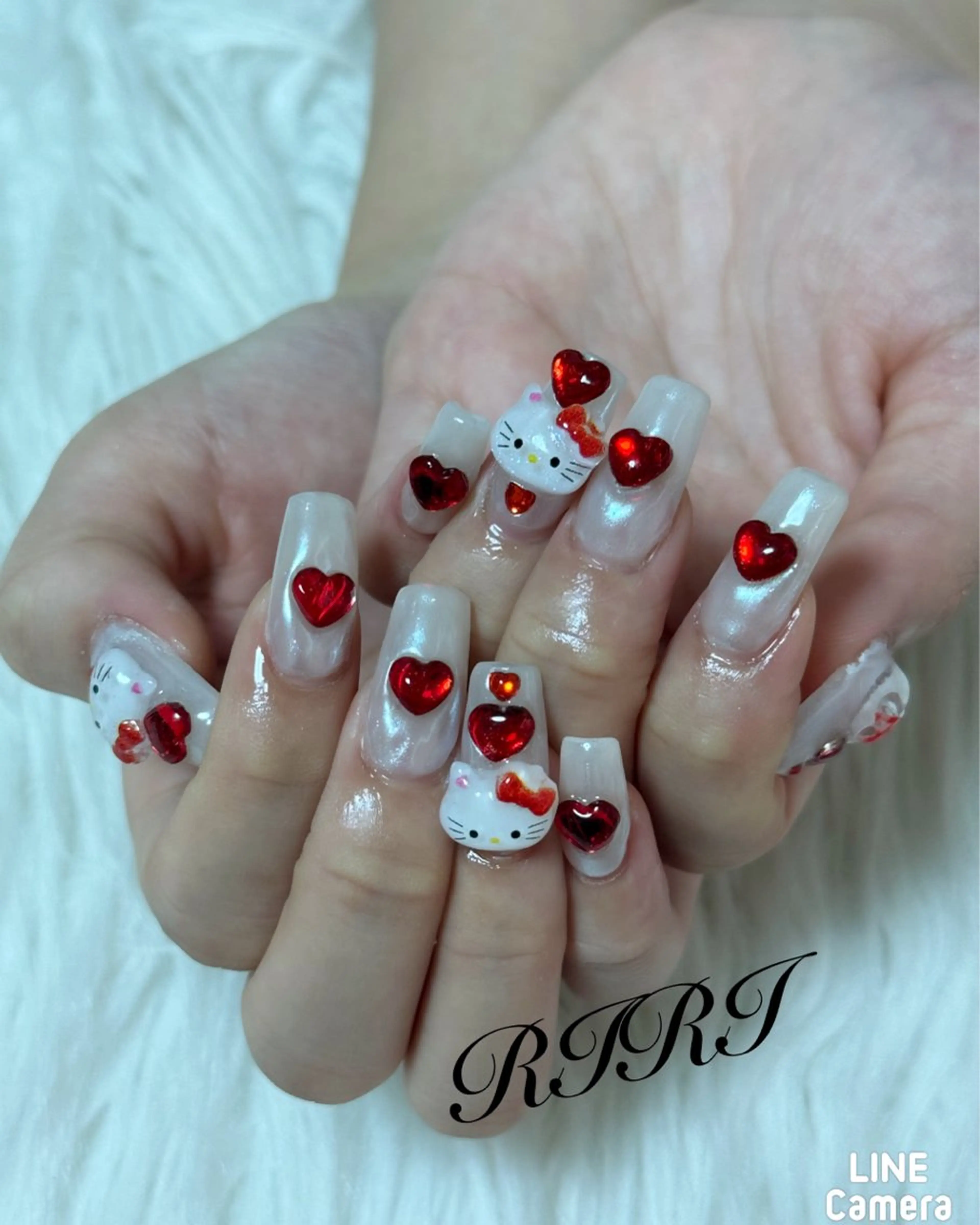 ネイル フレンチネイル ジェルネイル ガラスフレンチ ハート キラキラネイル ハンドネイル riri オーナーのネイルデザイン