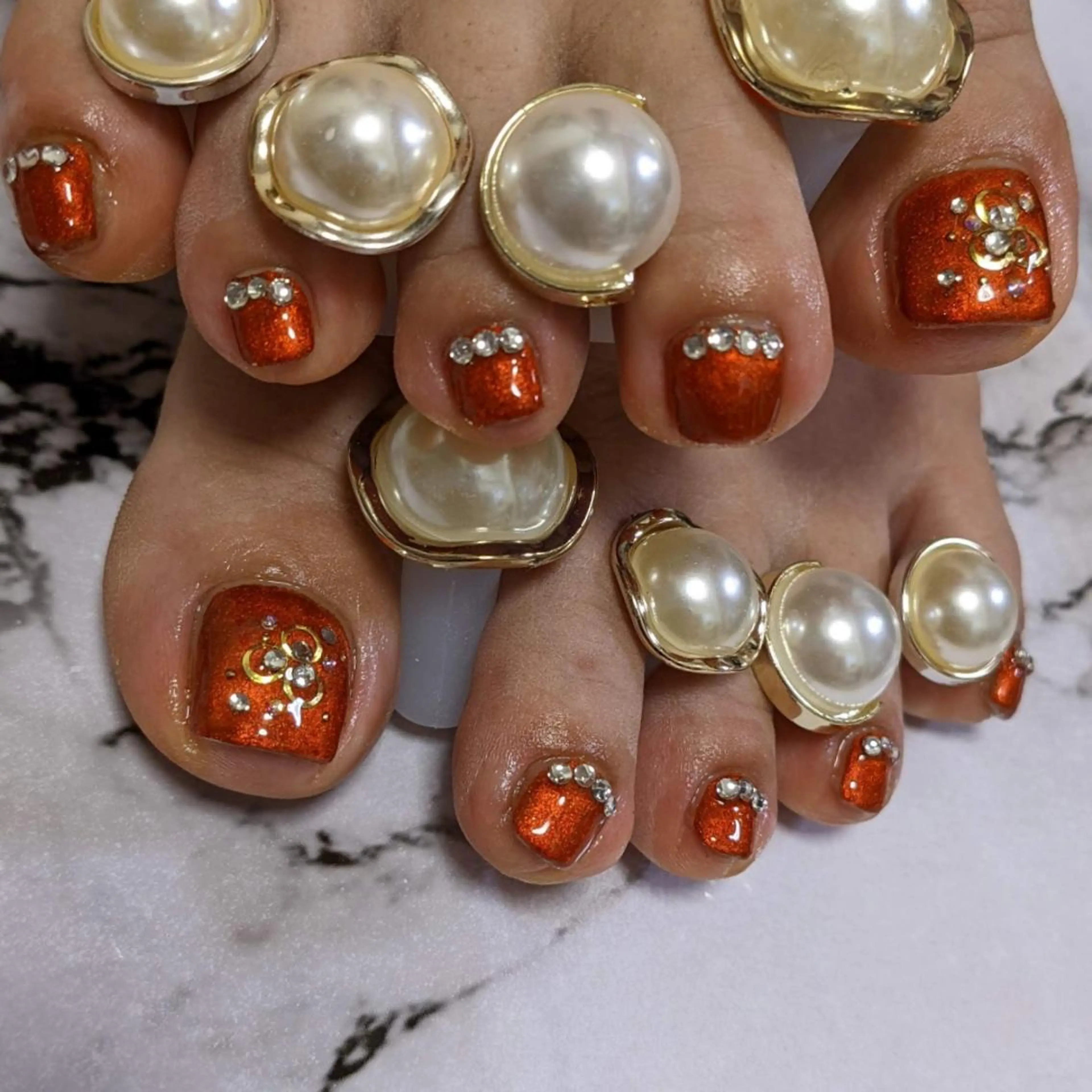 ネイル ストーンネイル フラワー ムーンのネイルデザイン