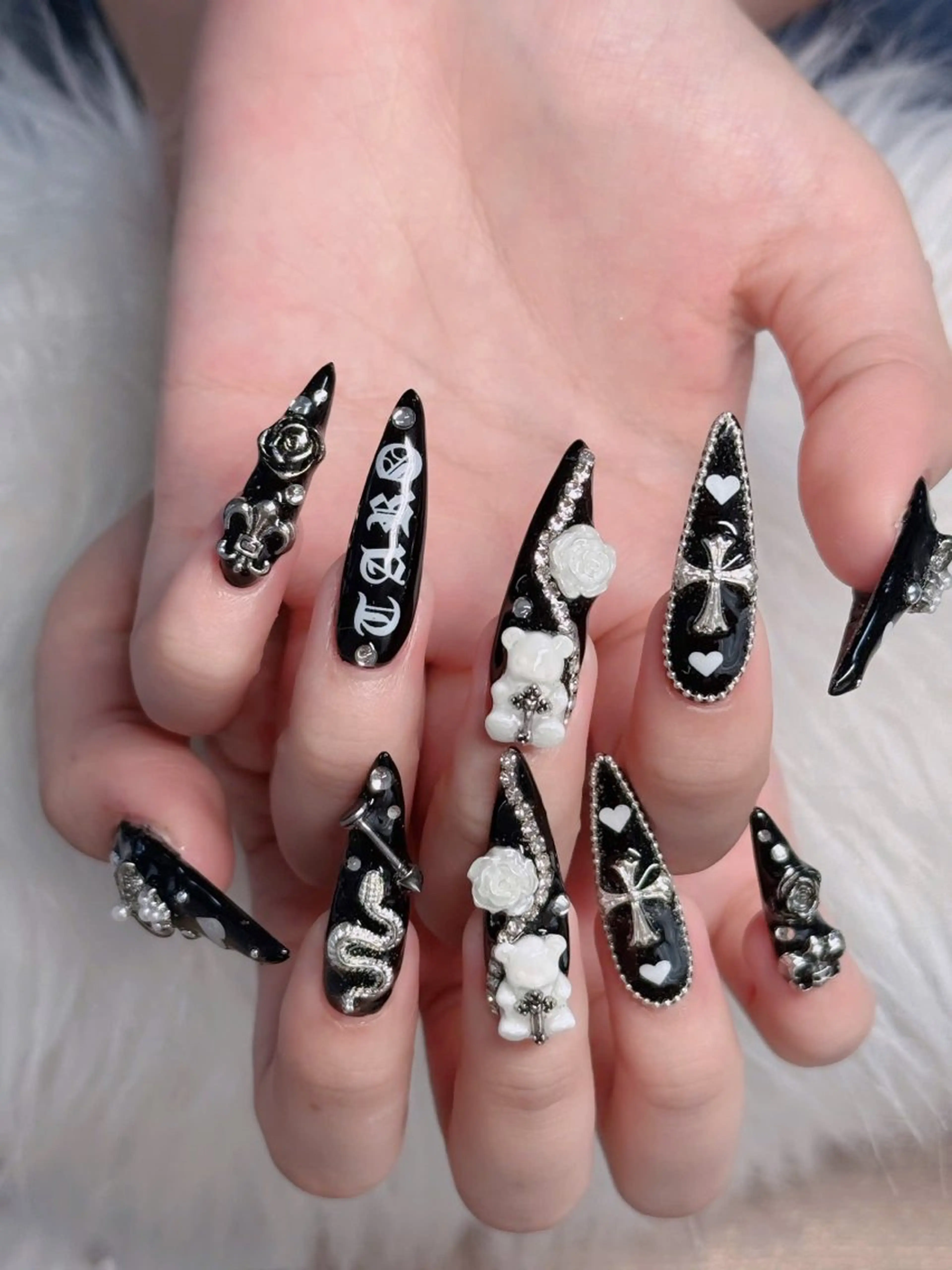 ネイル オーロラネイル フレンチネイル ジェルネイル ハロウィン キラキラネイル ハンドネイル H.baby Nail Salonのネイルデザイン