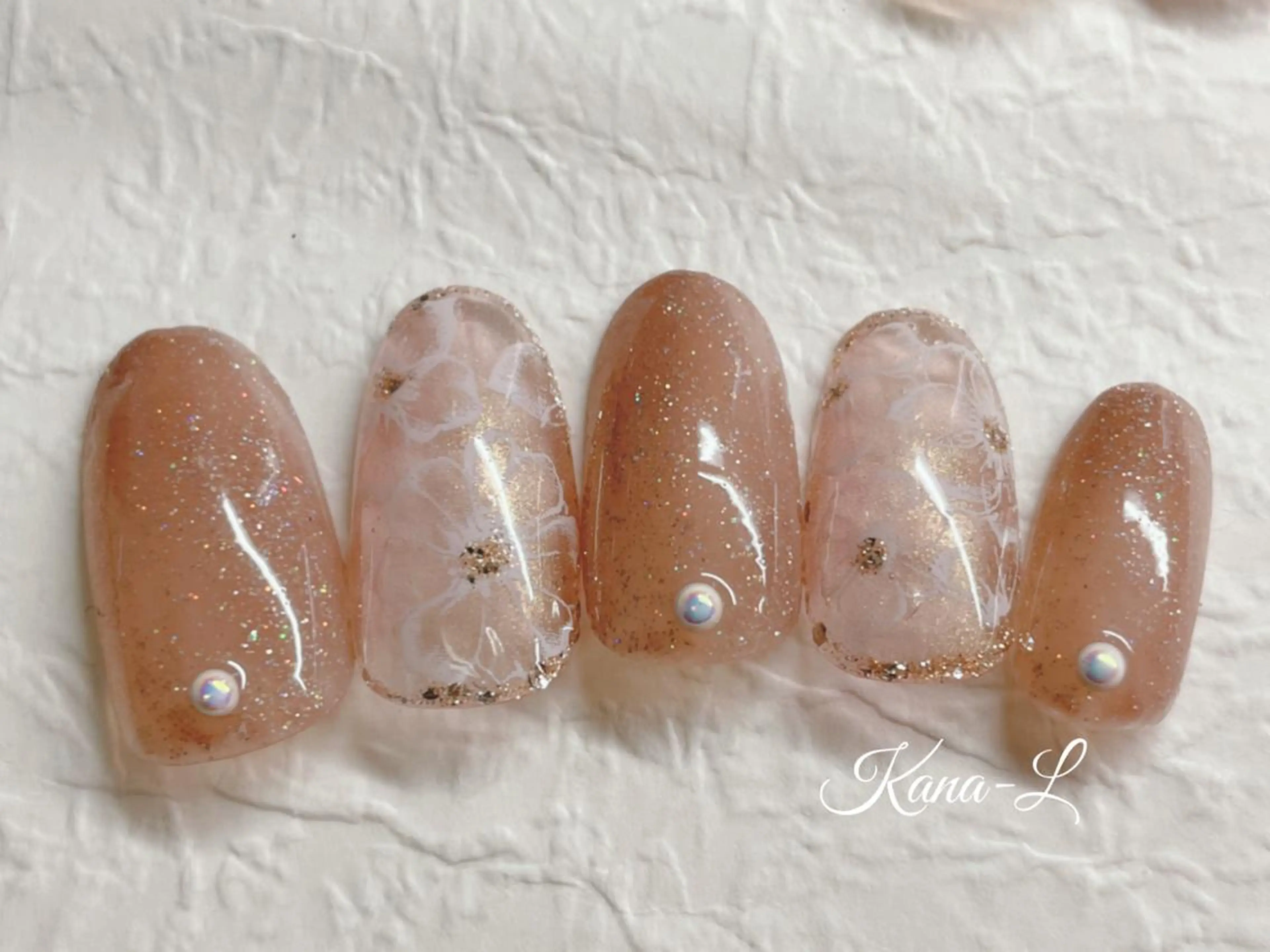 カラー ネイル 入学式 卒業式のヘアスタイル 入学式 フラワーネイル 卒業式 芦辺 香奈のネイルデザイン