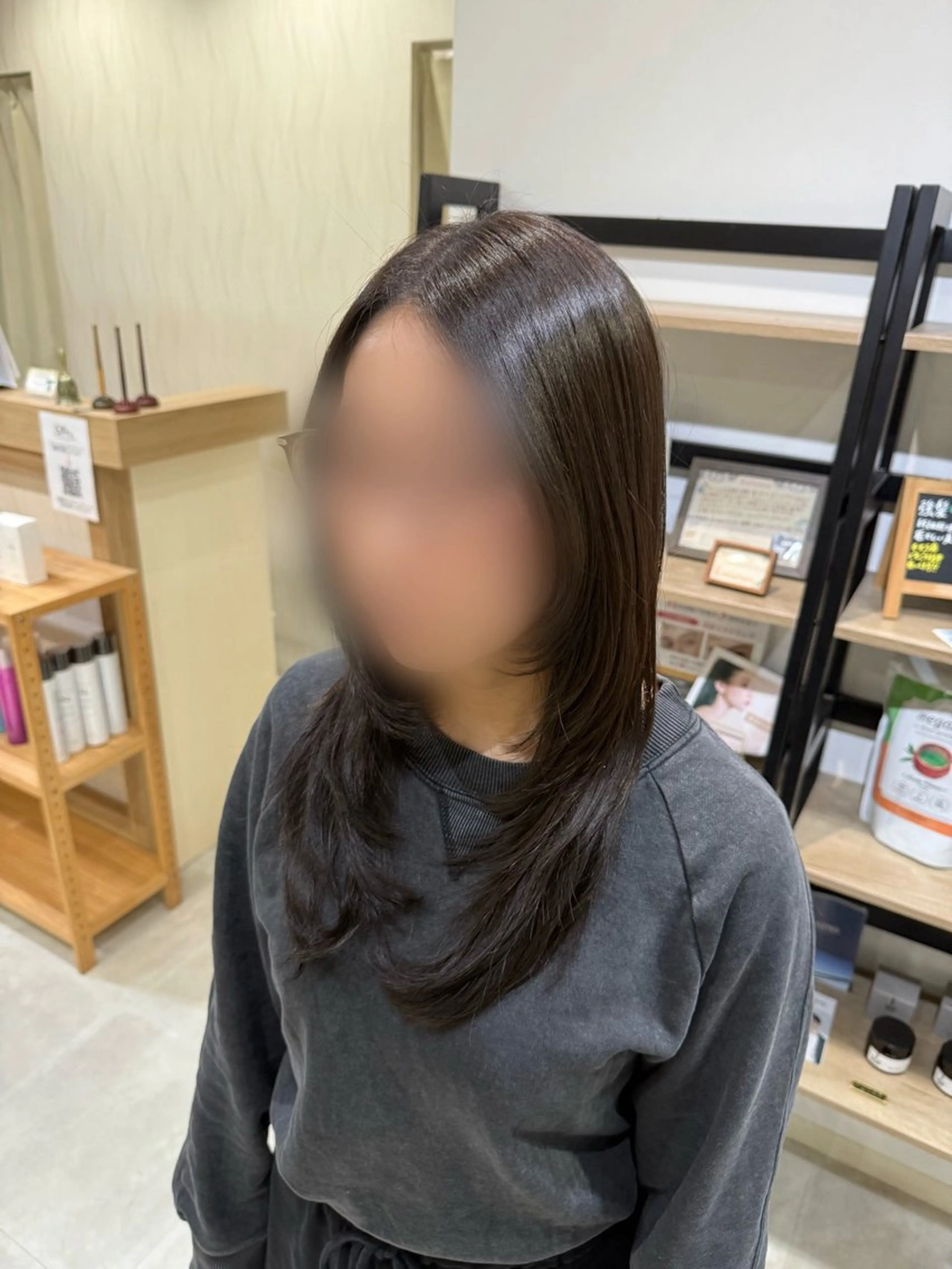 セミロング カラー カット ヘアカラー 島 歩那のヘアスタイル