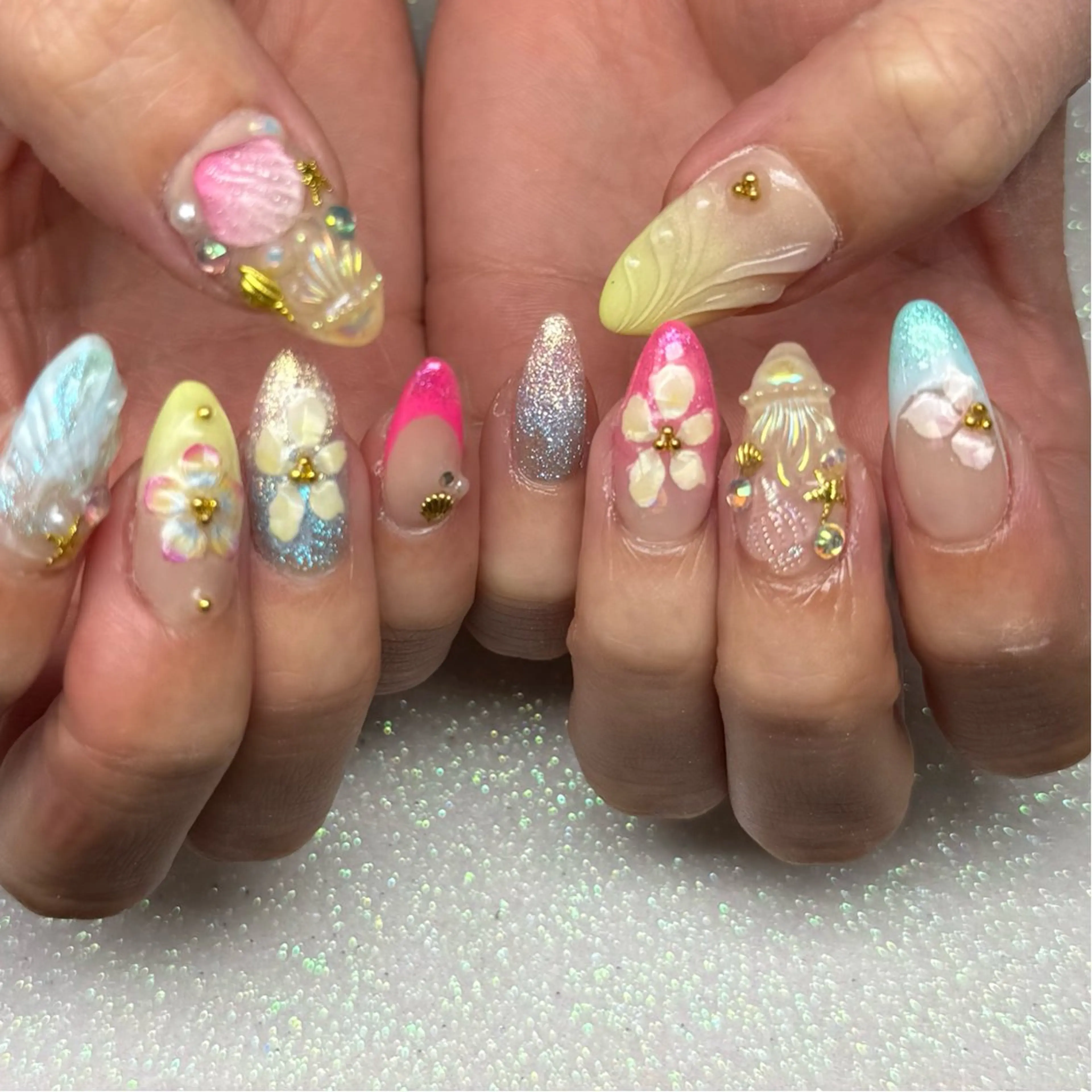 ネイル ハンドネイル VIERU 🌈🎀💖のネイルデザイン
