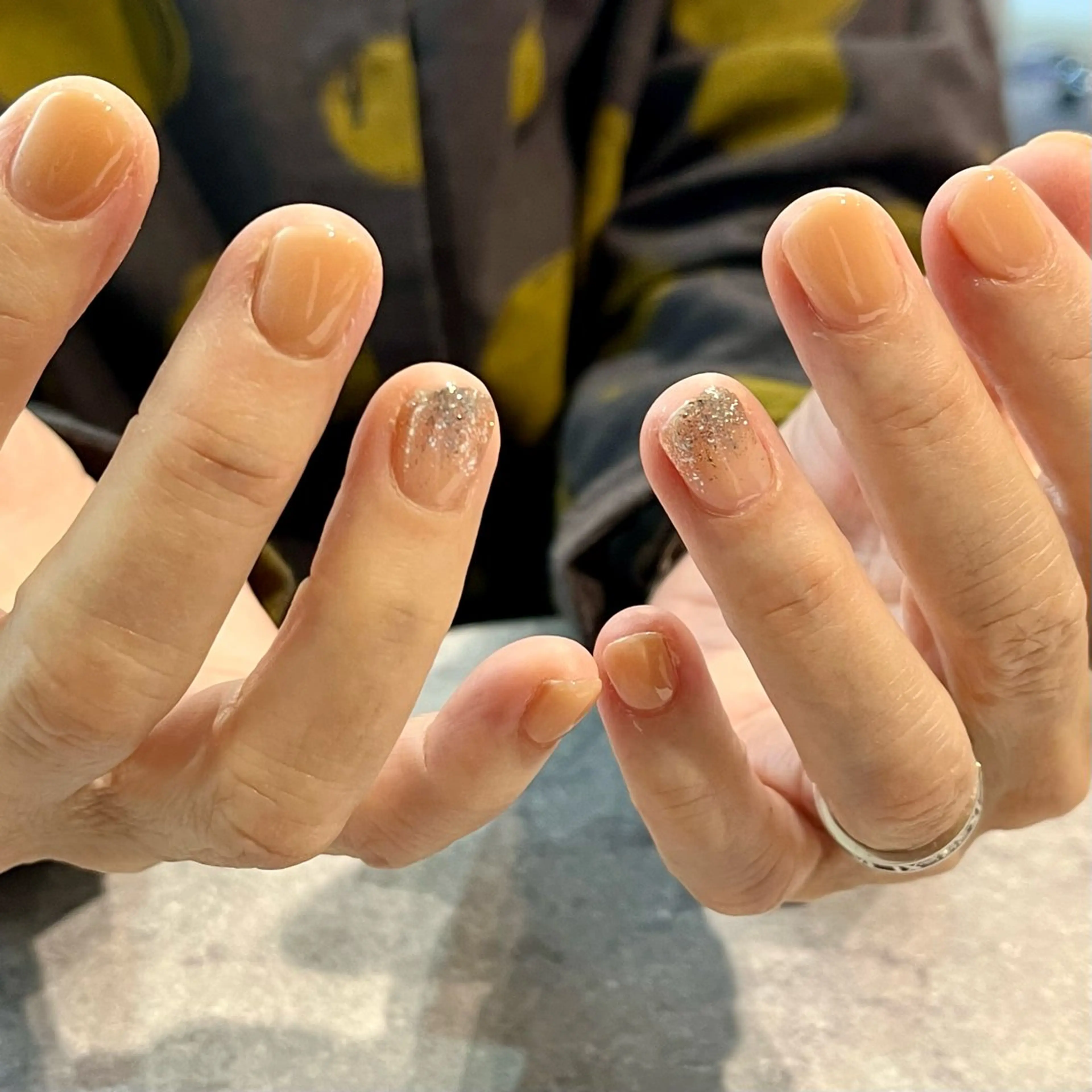 ネイル ゴールド グラデーション ラメ(グリッター) ラメグラデーション ワンカラーネイル nail room Hotori.のネイルデザイン