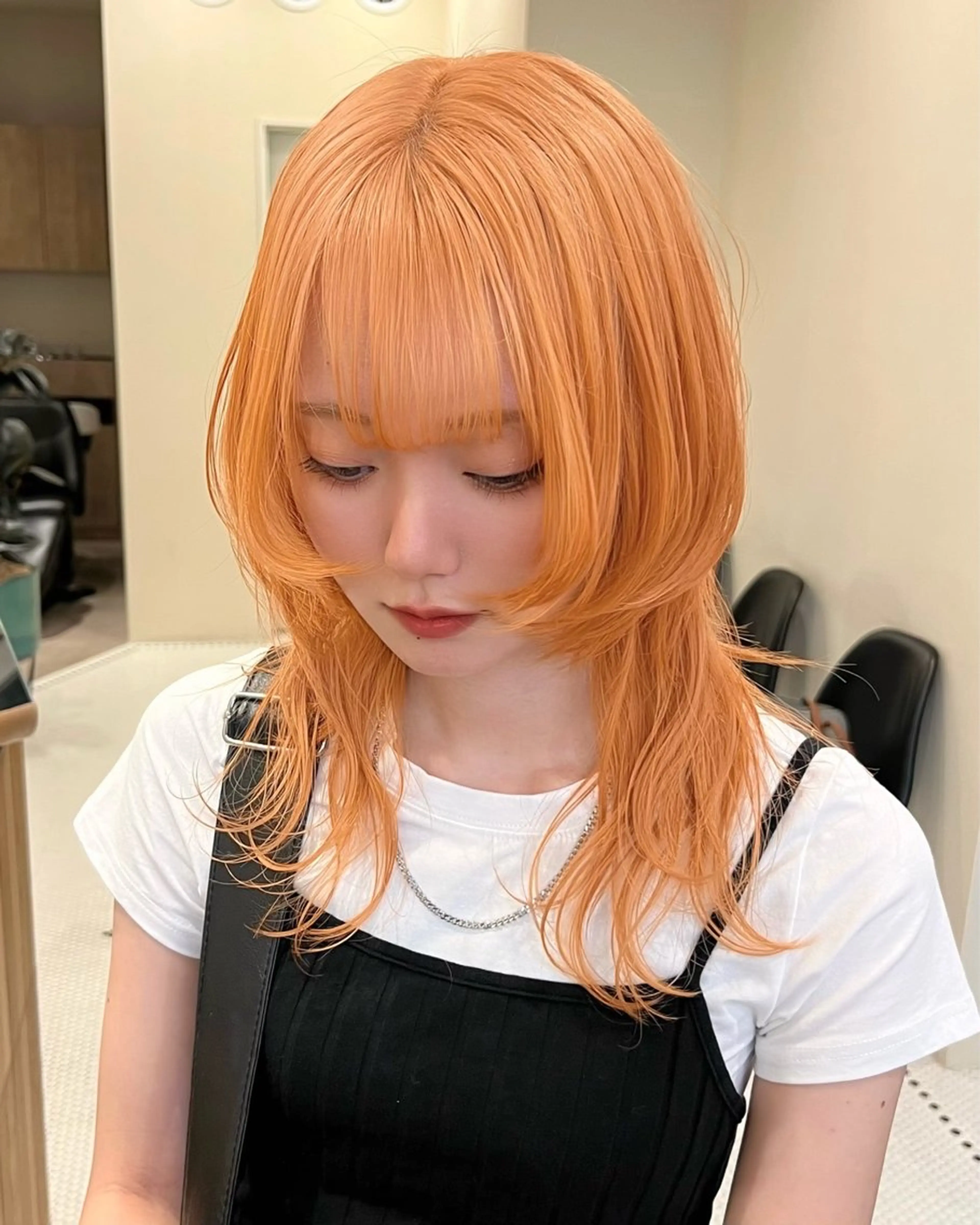 ミディアム カラー カット ヘアカラー トリートメント 抜きっぱなしブロンド /ハイトーン/カナタのヘアスタイル