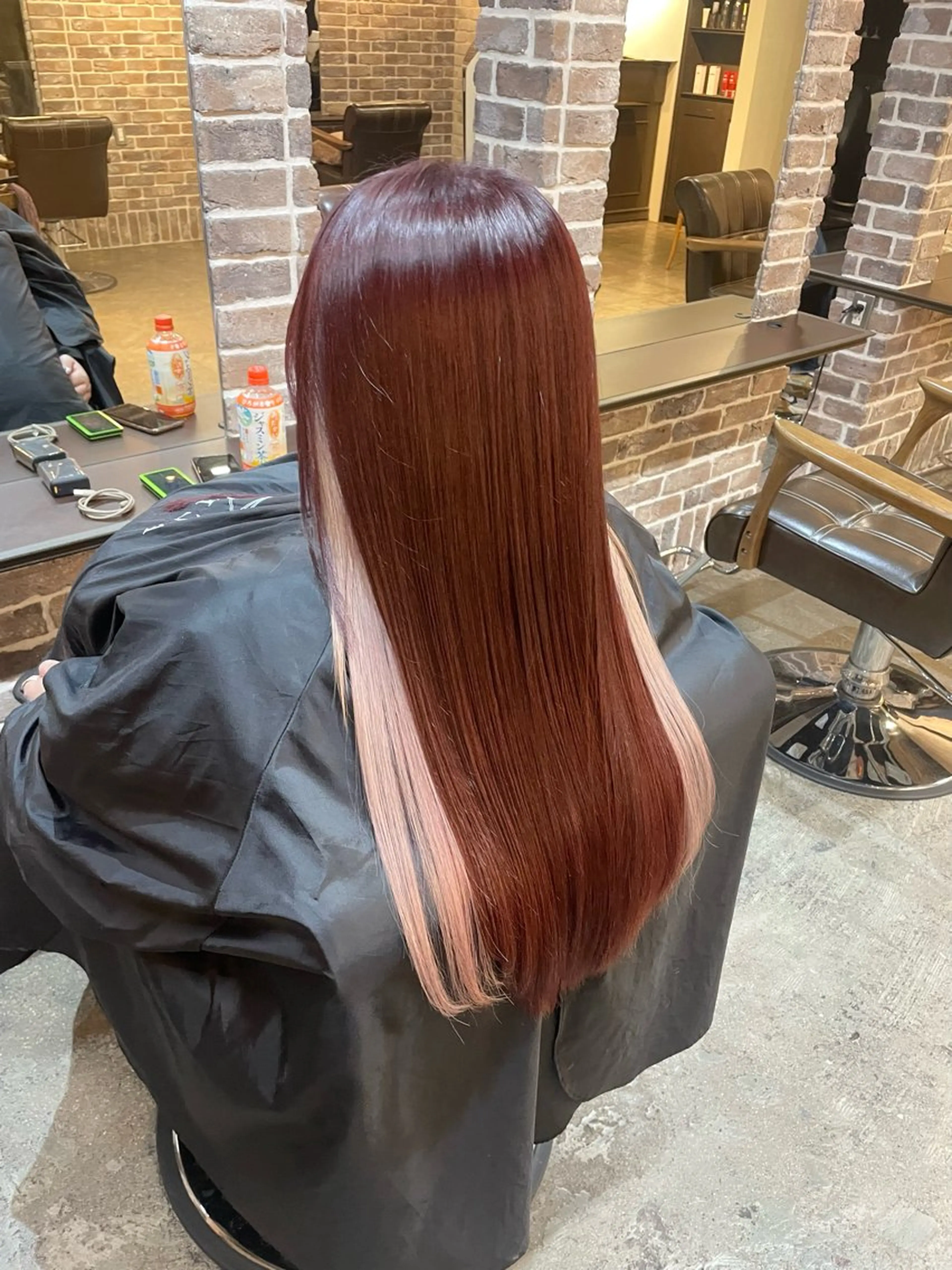 ロング カラー ベージュカラー ブリーチ ボルドーカラー ホワイトベージュ カット ヘアカラー トリートメント 艶カラー/インナー /グラデ/大西小百合のヘアスタイル