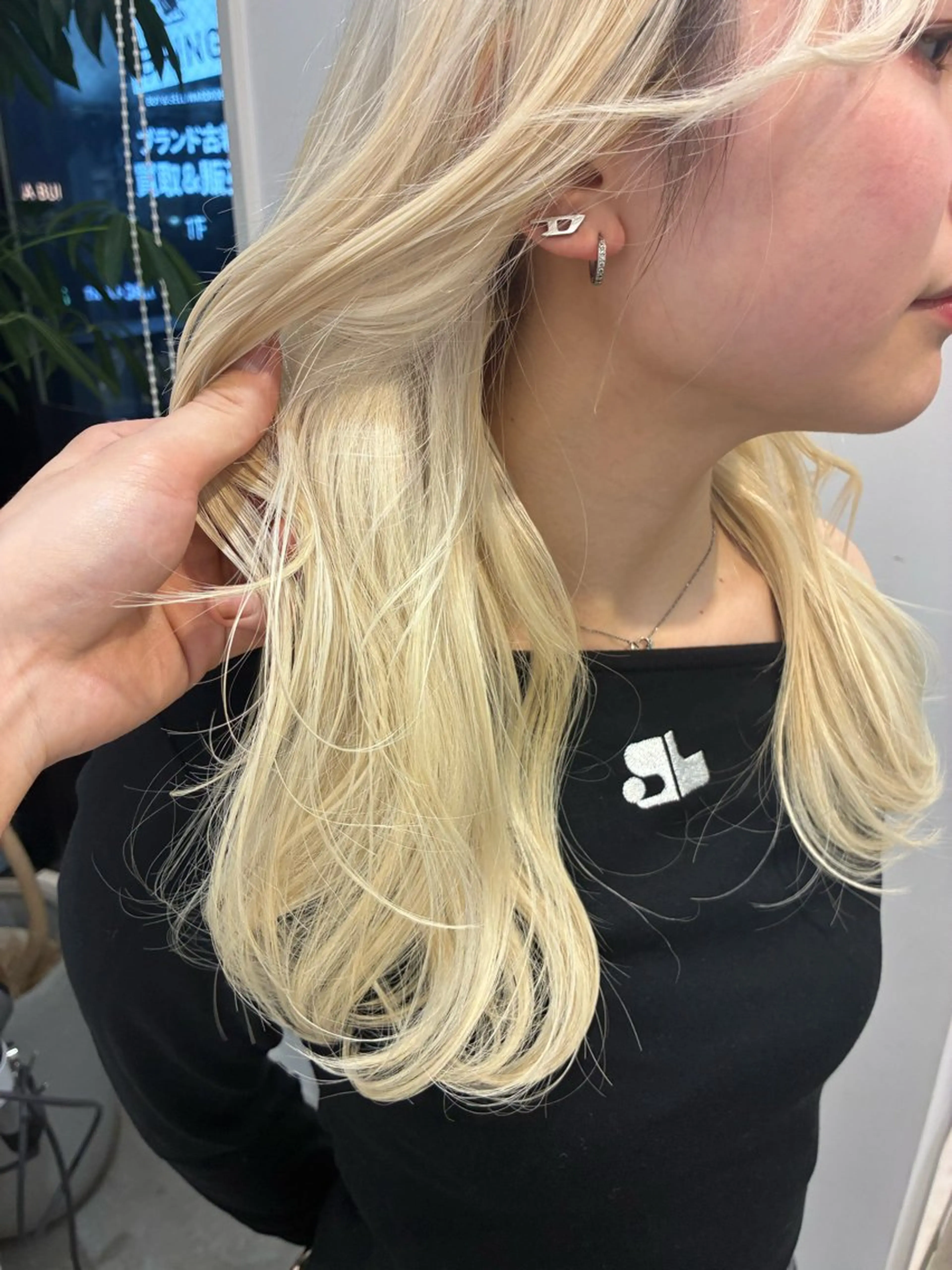 セミロング カラー ブリーチ ブロンド 透明感カラー ホワイトブロンド 透明感カラー/オリー ブカラー/畠山大のヘアスタイル