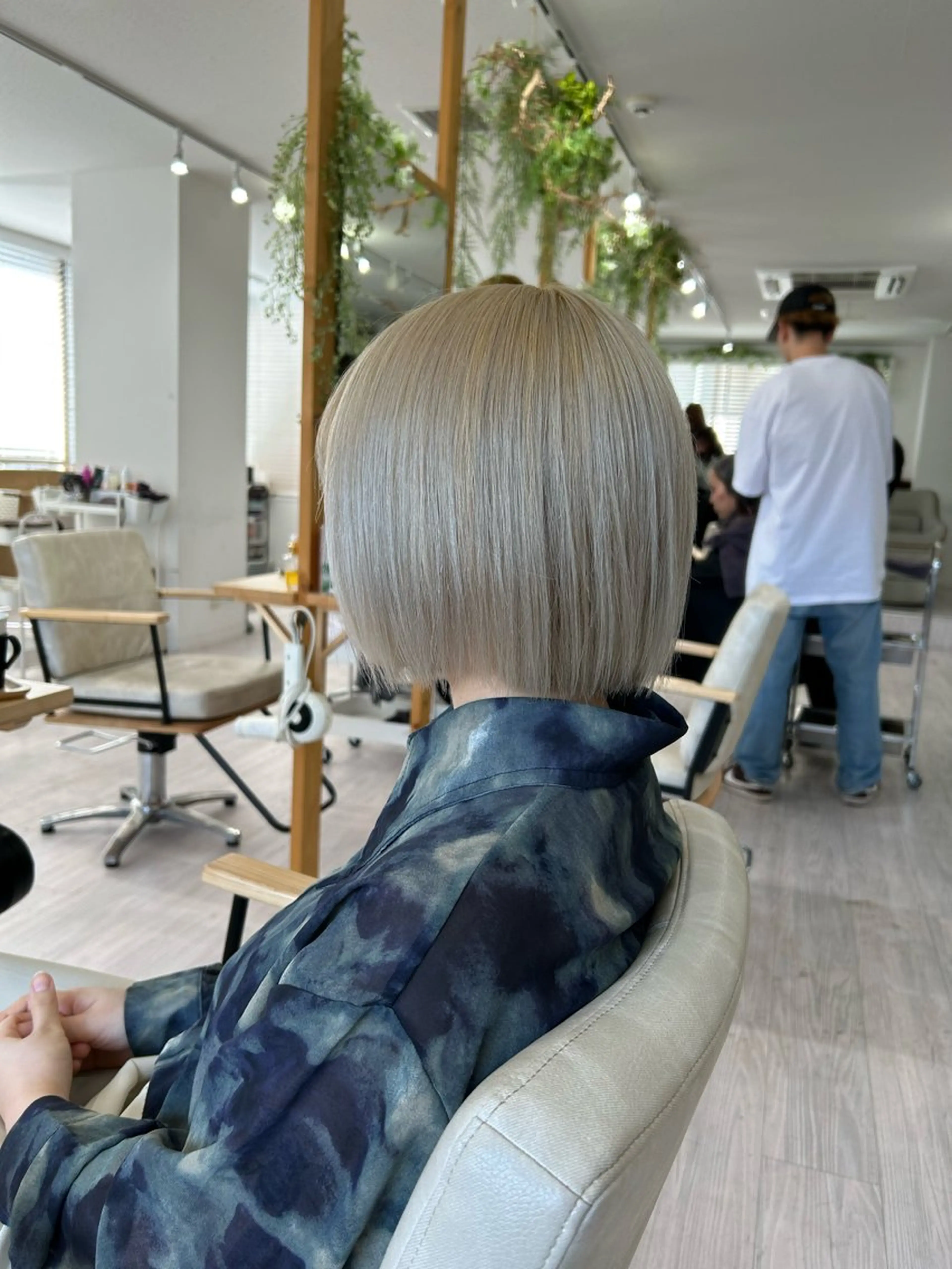 ショート ヘアカラー トリートメント ツヤカラー🤍 ARISAのヘアスタイル