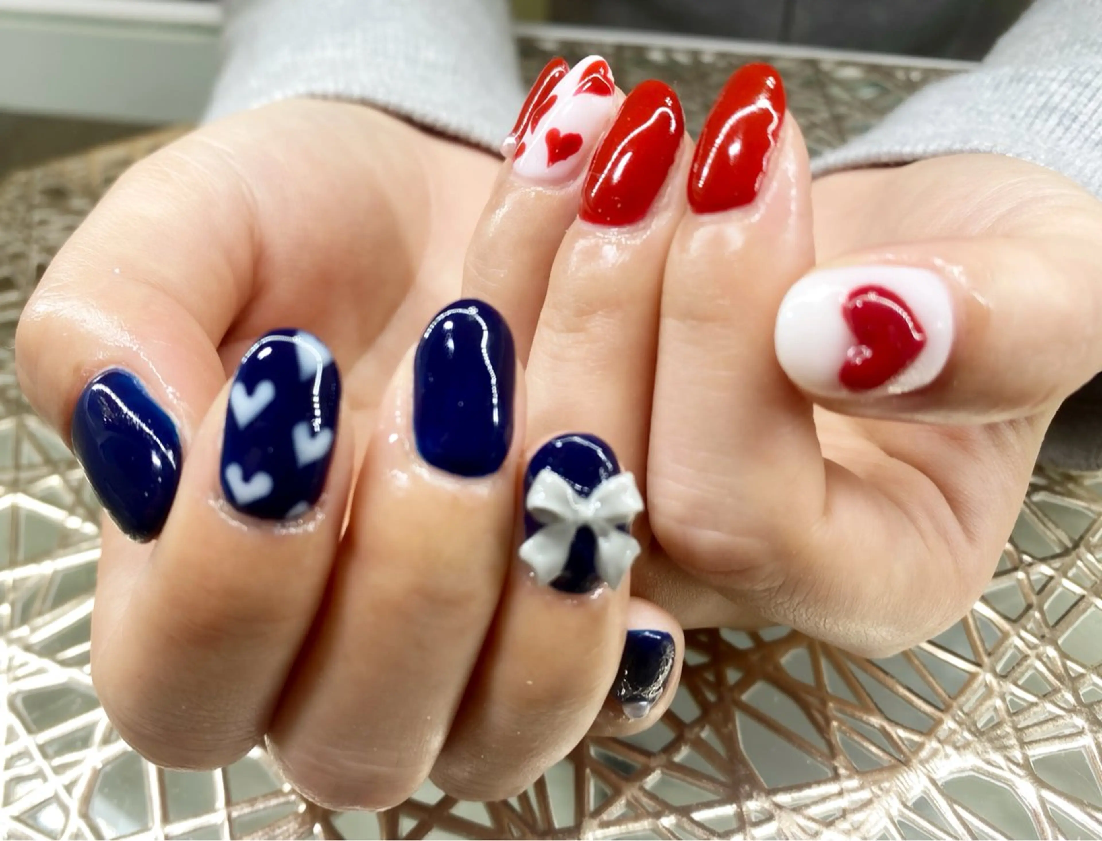 ネイル ハート 持ち込み リボン 冬ネイル ハンドネイル ネイルサロン nail_upのネイルデザイン