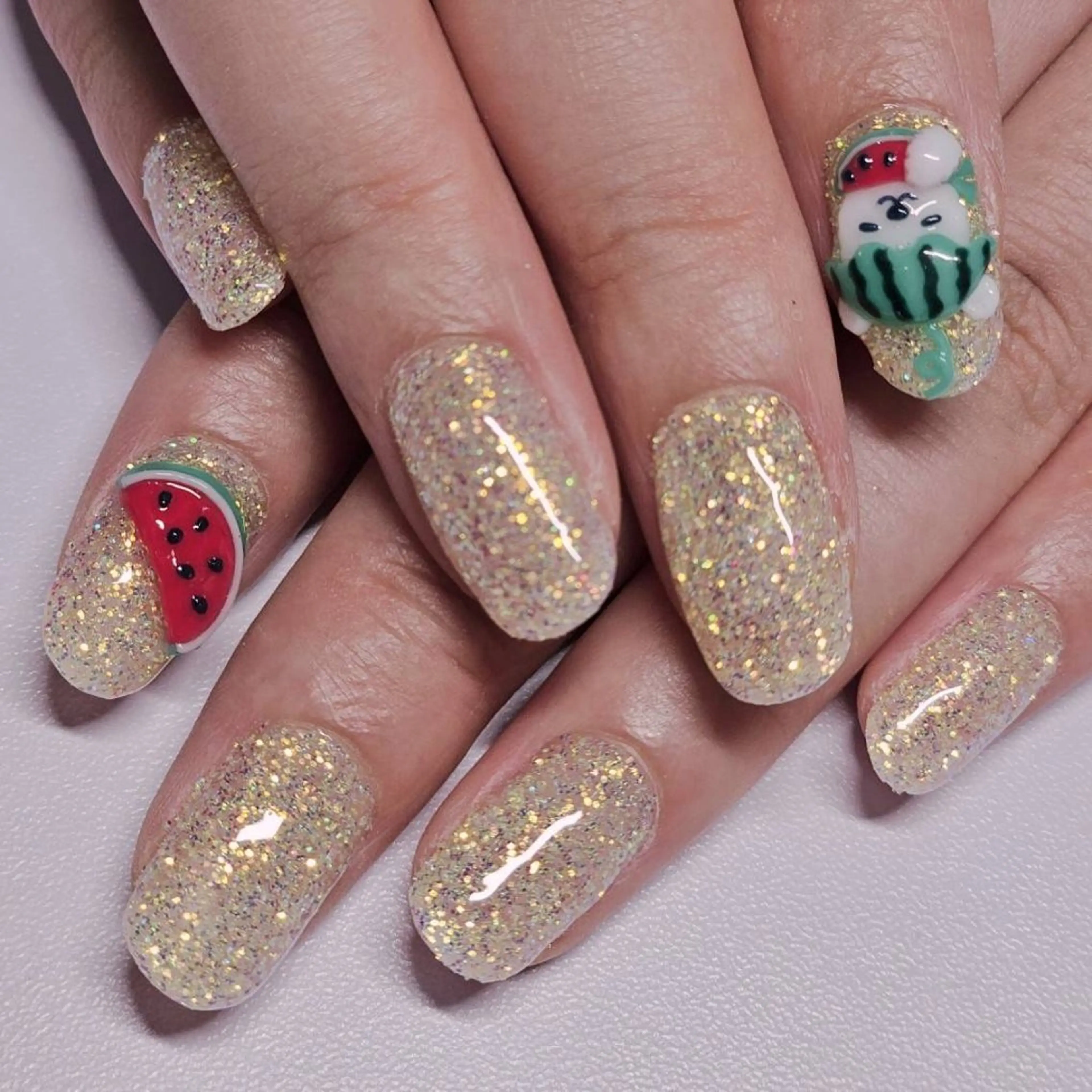 ネイル アートネイル ラメ(グリッター) ワンカラーネイル 黄色 ハンドネイル よしだ ひろきのネイルデザイン