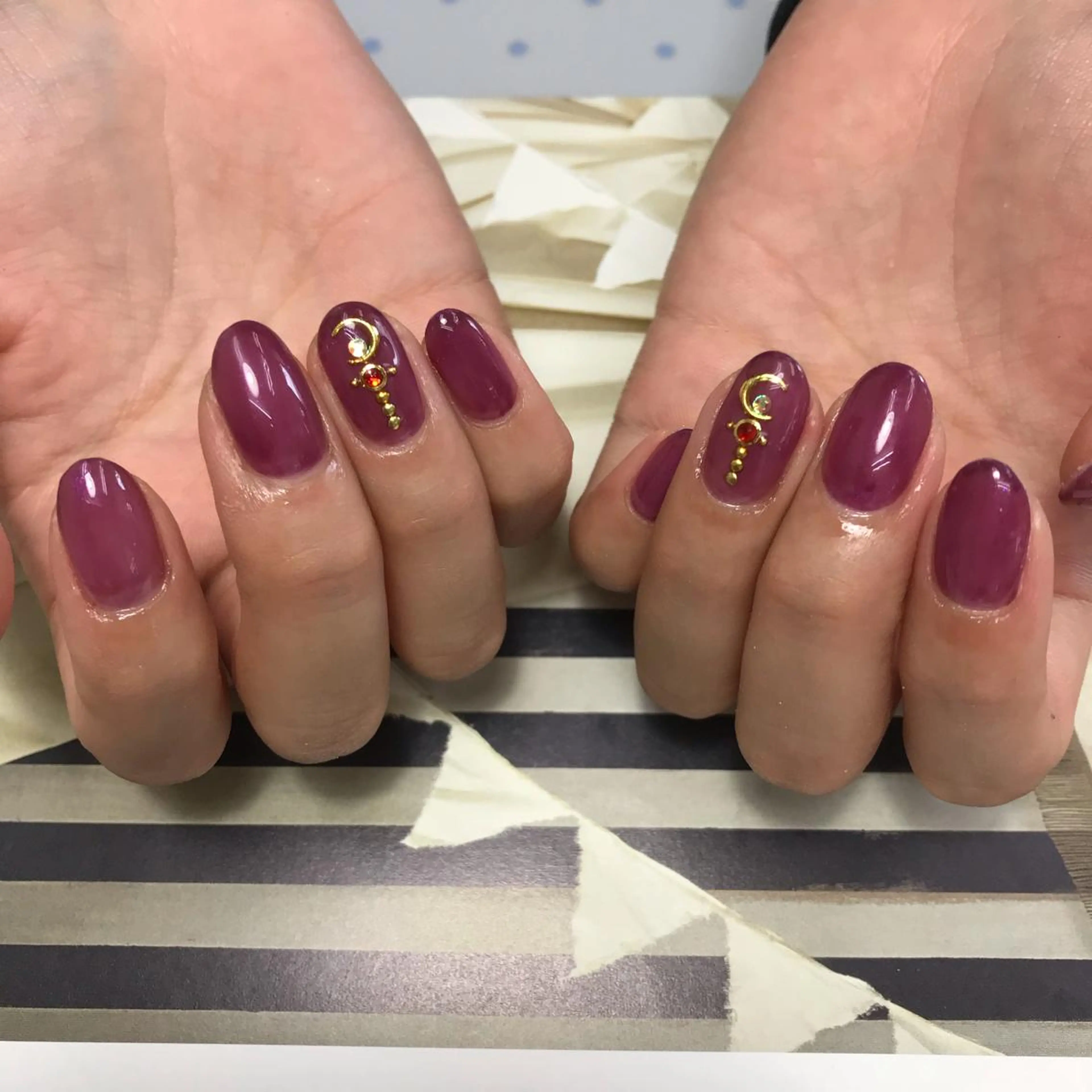 ネイル ストーンネイル ハンドネイル nail salon Neige所属・nail salon Neigeのネイルデザイン