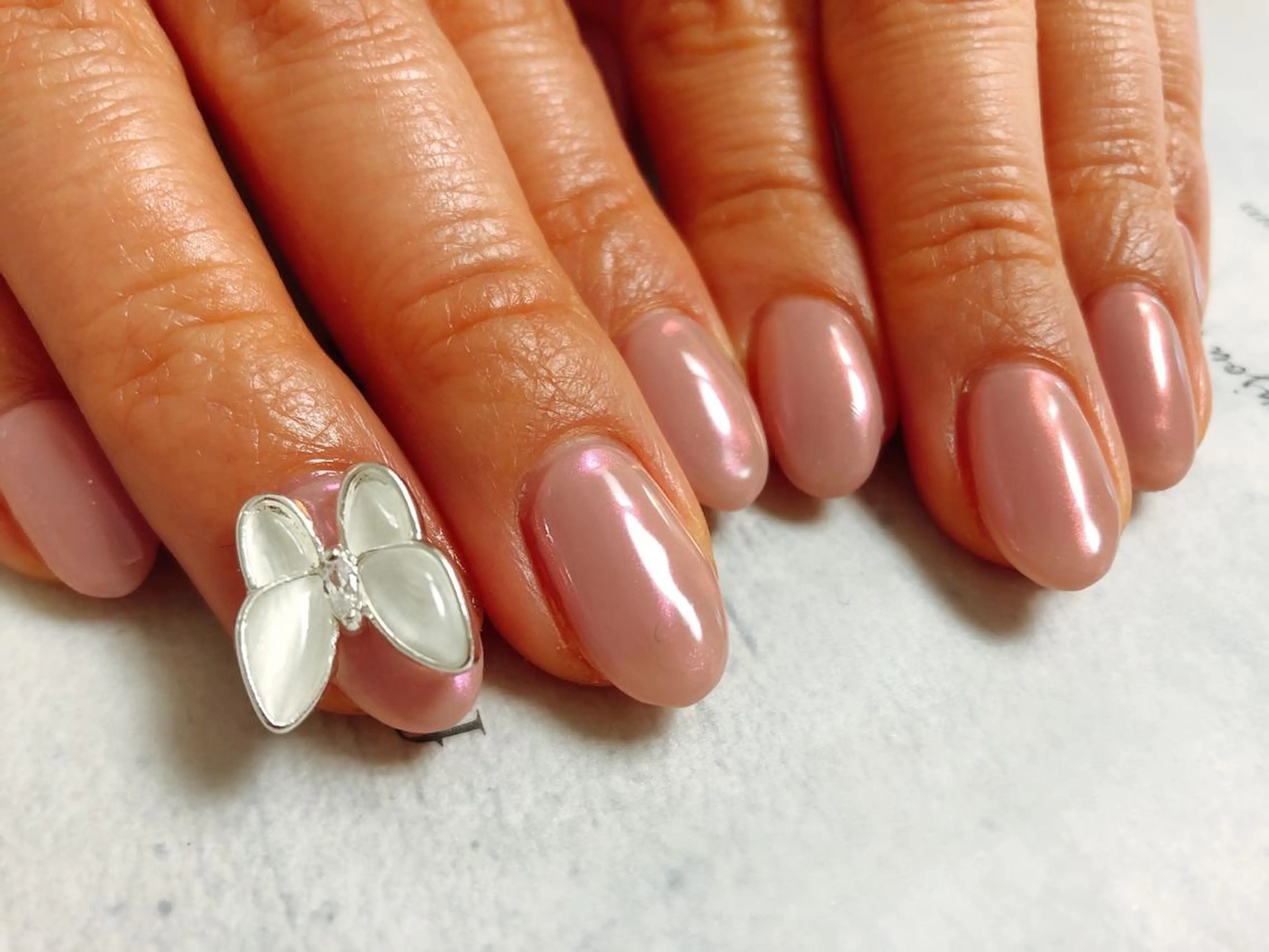 ネイル ワンカラーネイル ハンドネイル mogunail &blowのネイルデザイン