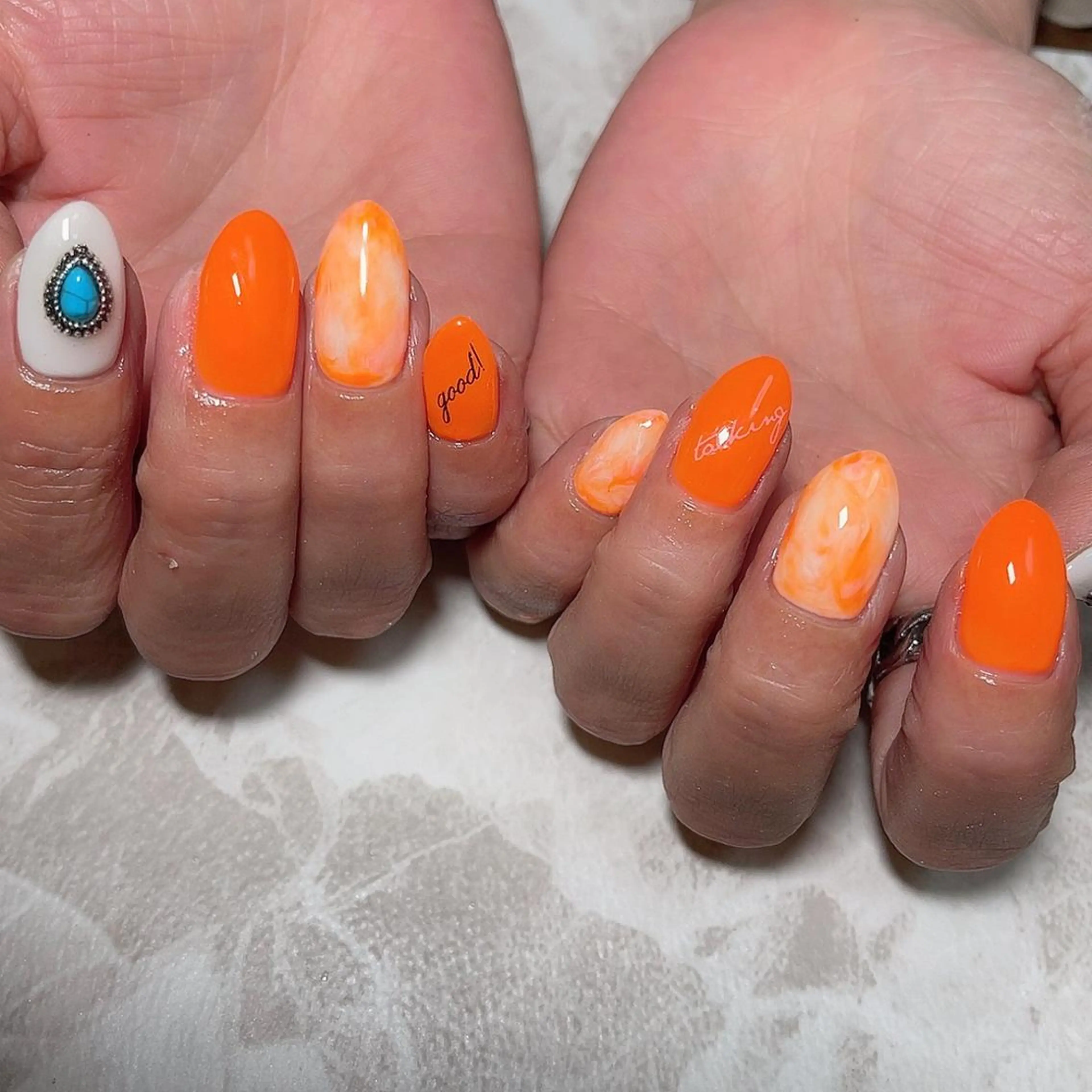 ミディアム ハンドネイル 知花 梨花のネイルデザイン