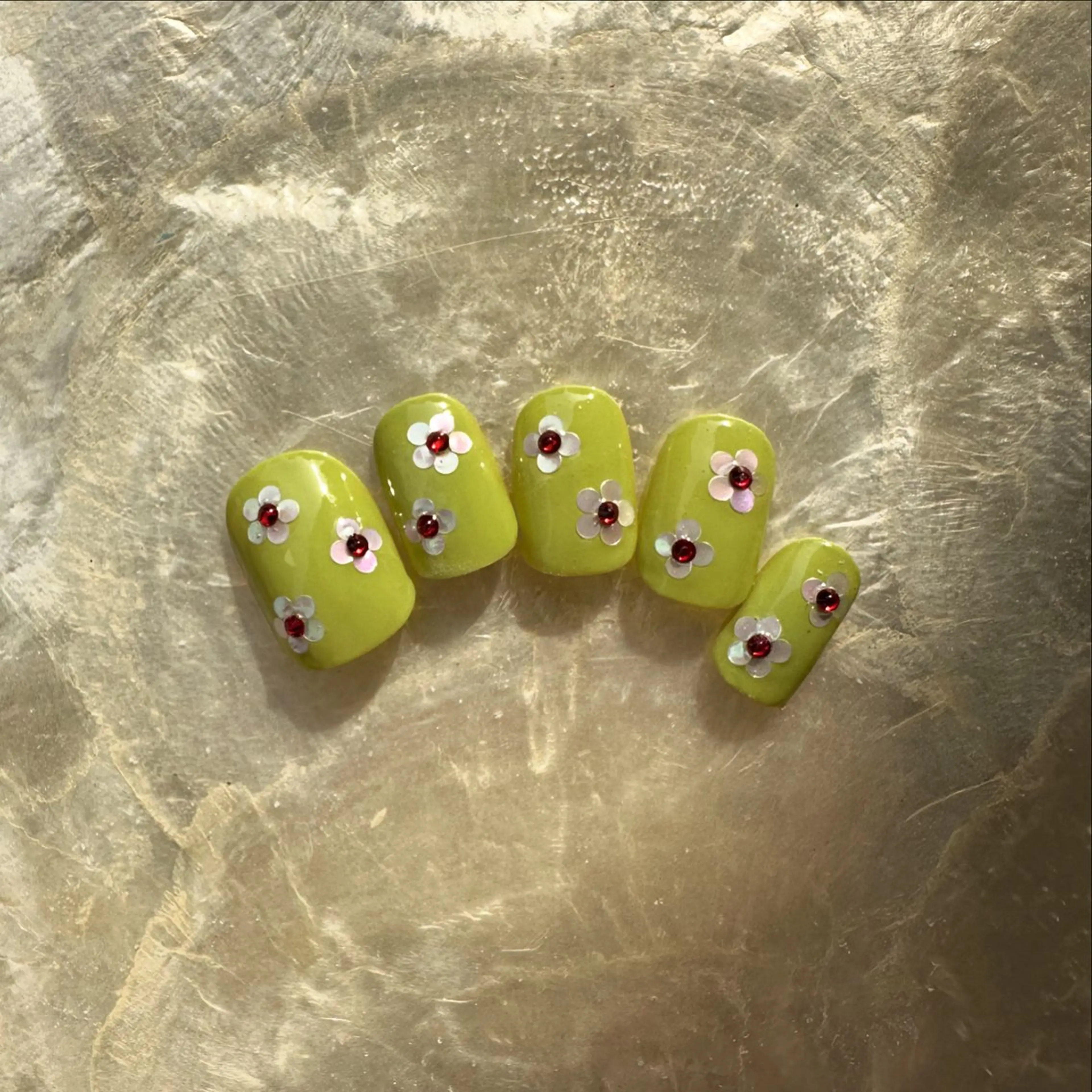 ネイル オーロラネイル クリアネイル フラワーネイル ホログラムネイル 氷ネイル・うるうるネイル 🪞KAPE NAIL 🪞のネイルデザイン