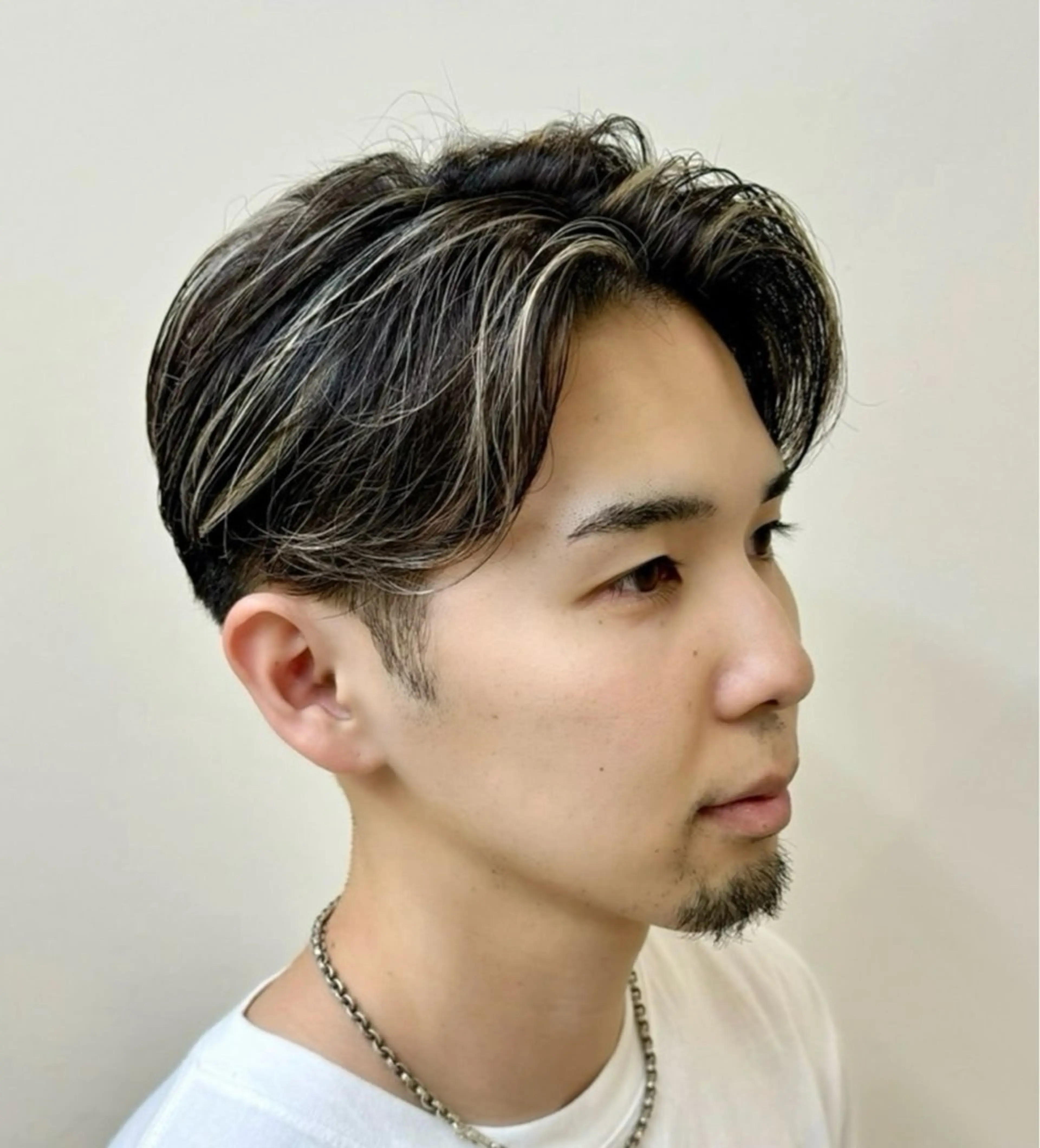 カラー メンズ メンズハイライト 刈り上げ ハイライトカラー 桒原 ちさのヘアスタイル