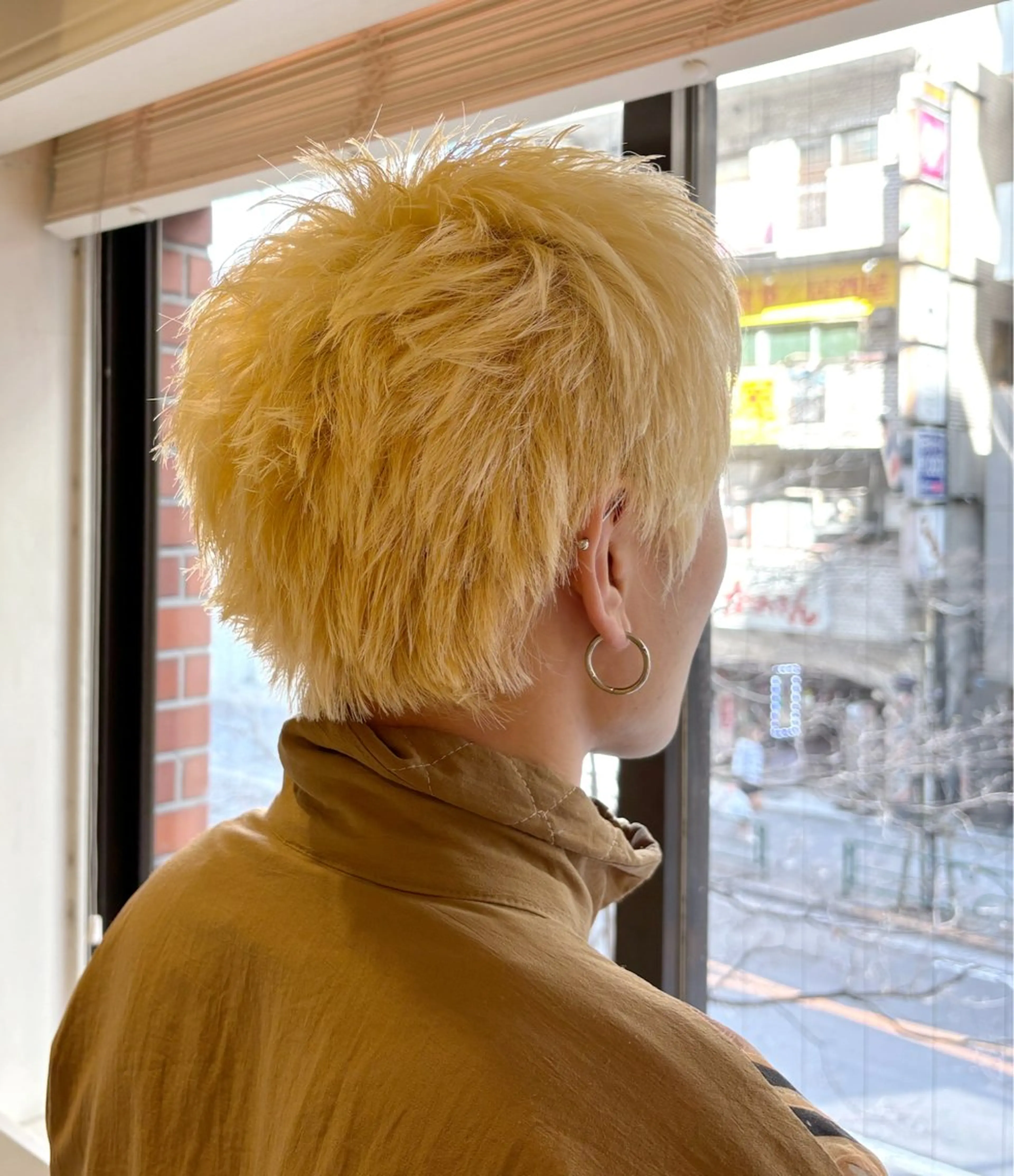 ショート カラー メンズ メンズブリーチ ブリーチ カット ヘアカラー EIGHT新宿 新井彩斗のヘアスタイル