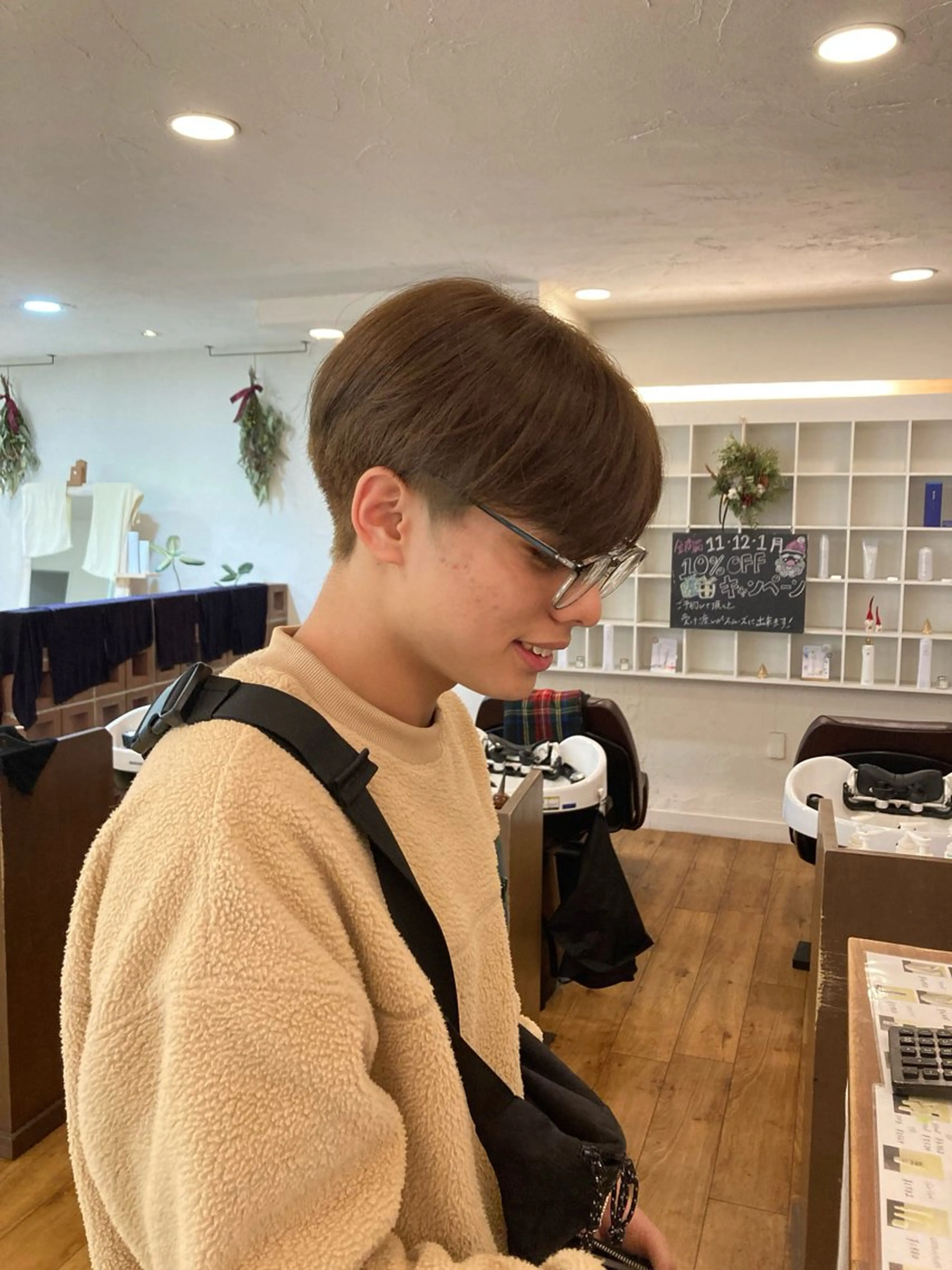 ショート カラー メンズ メンズブリーチ ベージュカラー ブリーチ ブラウンカラー ブラウンベージュ 靏 美咲のヘアスタイル