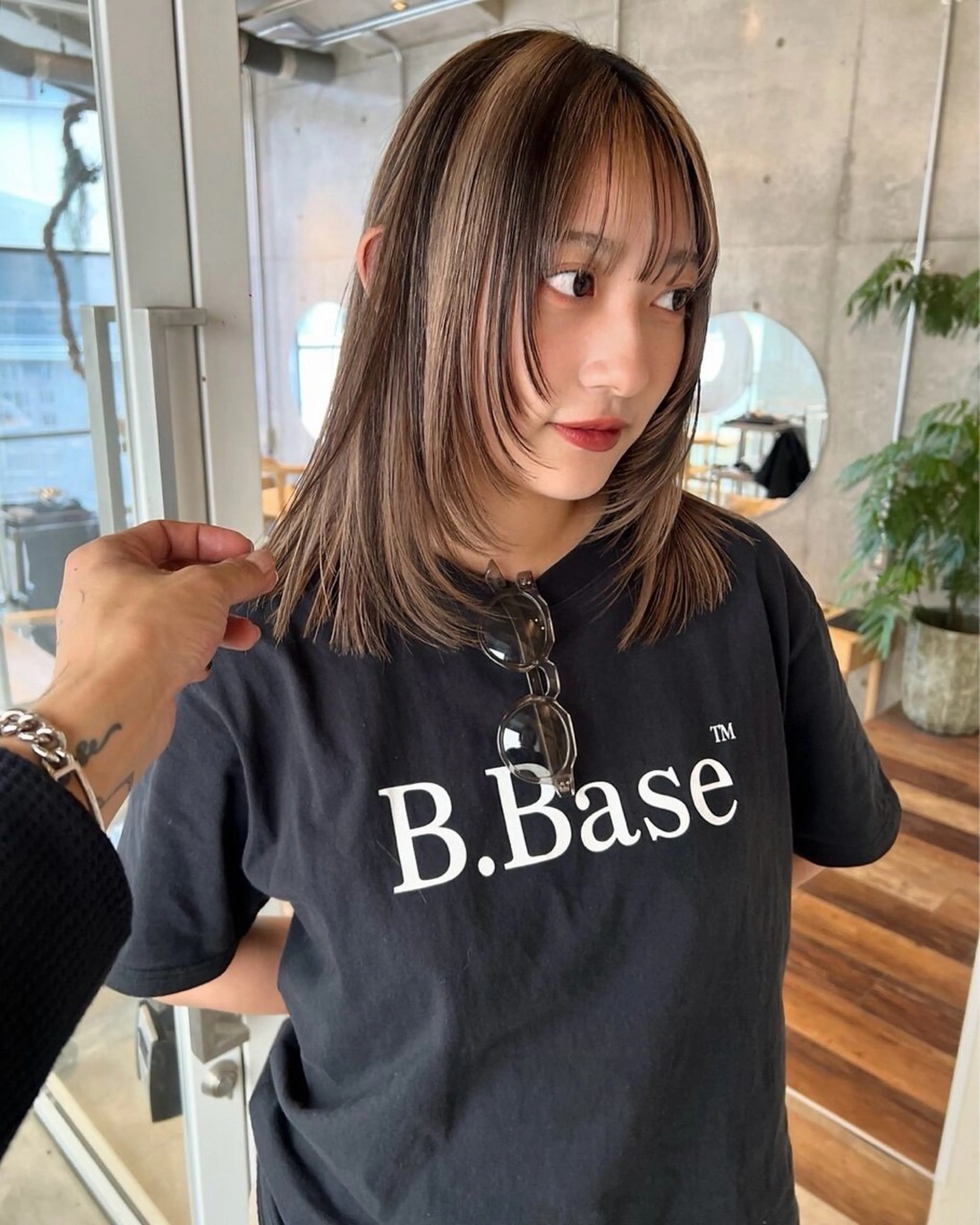 セミロング カラー 蔭山 幸奈のヘアスタイル